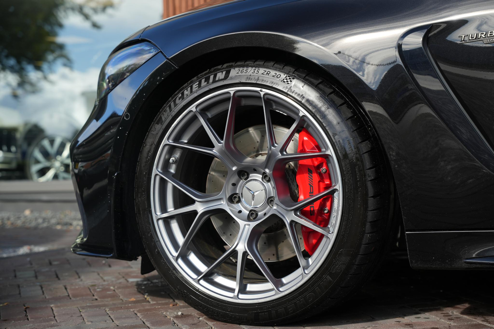 Mercedes-Benz CLE Cabriolet AMG 53 4MATIC+ 2025 Obsidian black - metallic finish (197U) 14