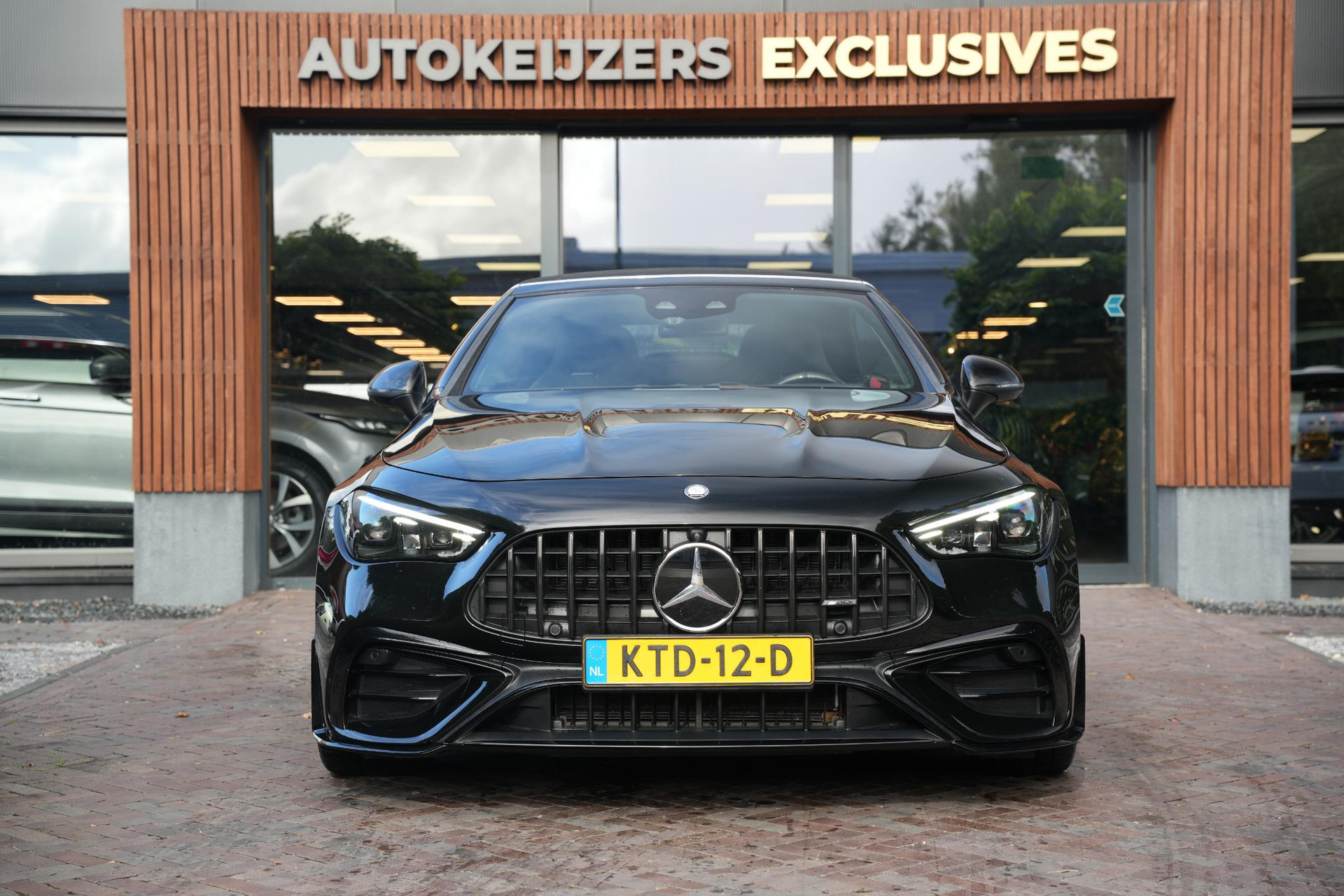 Mercedes-Benz CLE Cabriolet AMG 53 4MATIC+ 2025 Obsidian black - metallic finish (197U) 5