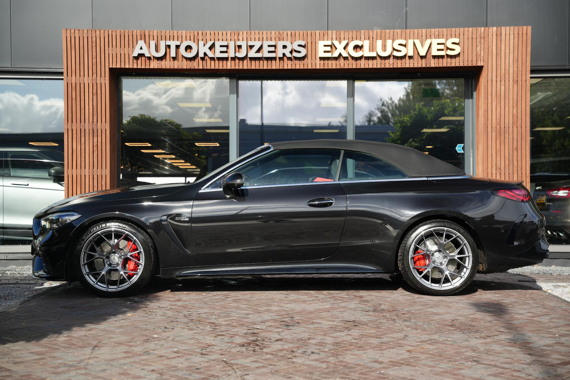 Mercedes-Benz CLE Cabriolet AMG 53 4MATIC+ 2025 Obsidian black - metallic finish (197U) 9