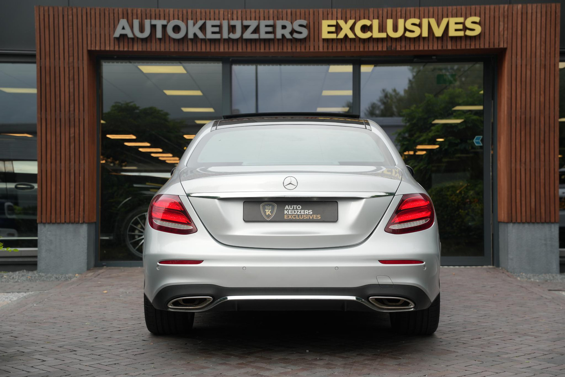 Mercedes-Benz E-Klasse 400 4Matic Premium Plus AMG 2017 IRIDIUM SILVER - METALLIC FINISH (775U) 11