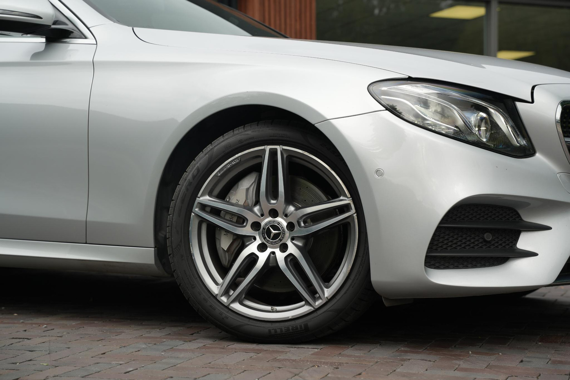 Mercedes-Benz E-Klasse 400 4Matic Premium Plus AMG 2017 IRIDIUM SILVER - METALLIC FINISH (775U) 14