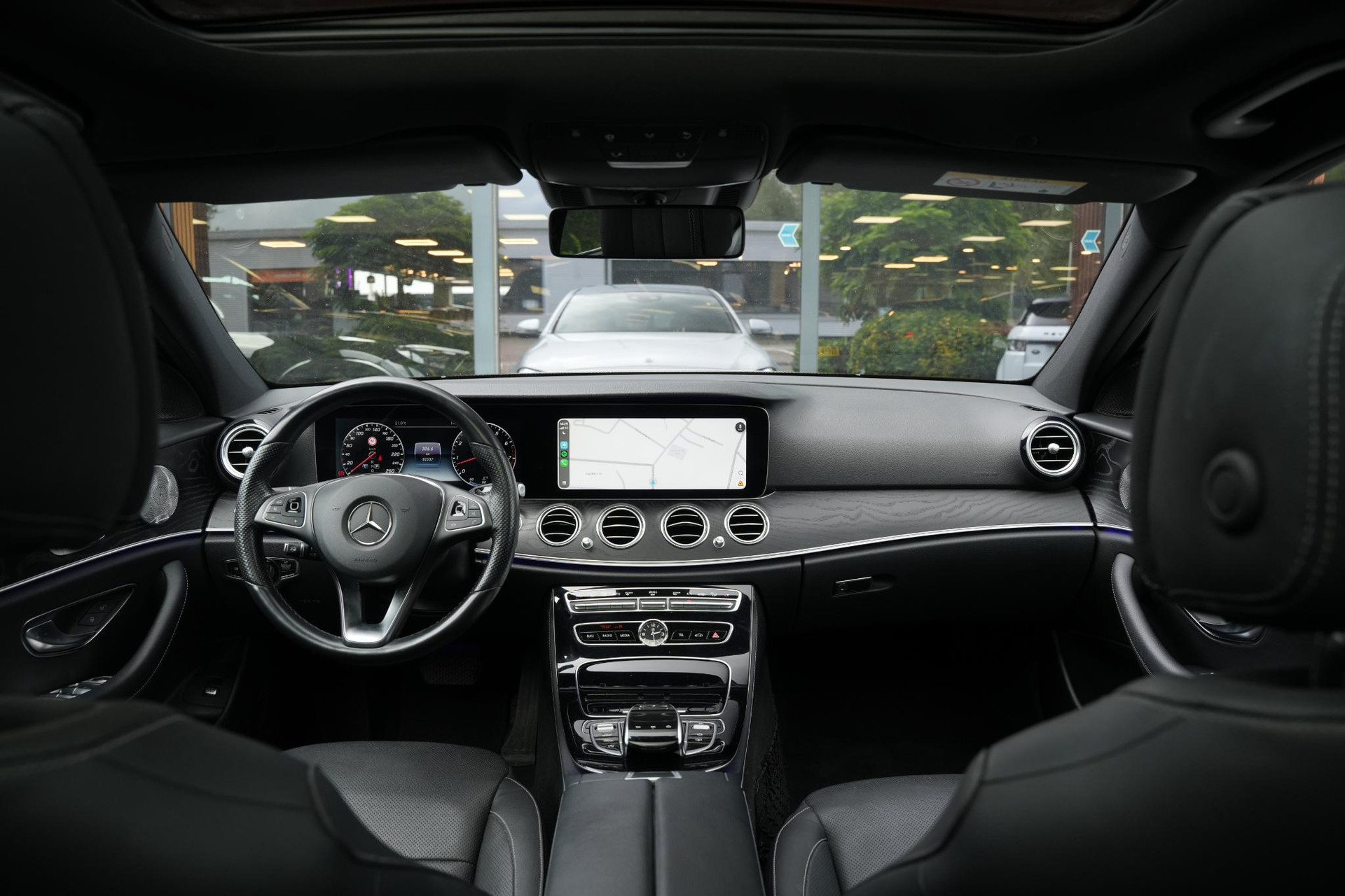 Mercedes-Benz E-Klasse 400 4Matic Premium Plus AMG 2017 IRIDIUM SILVER - METALLIC FINISH (775U) 2