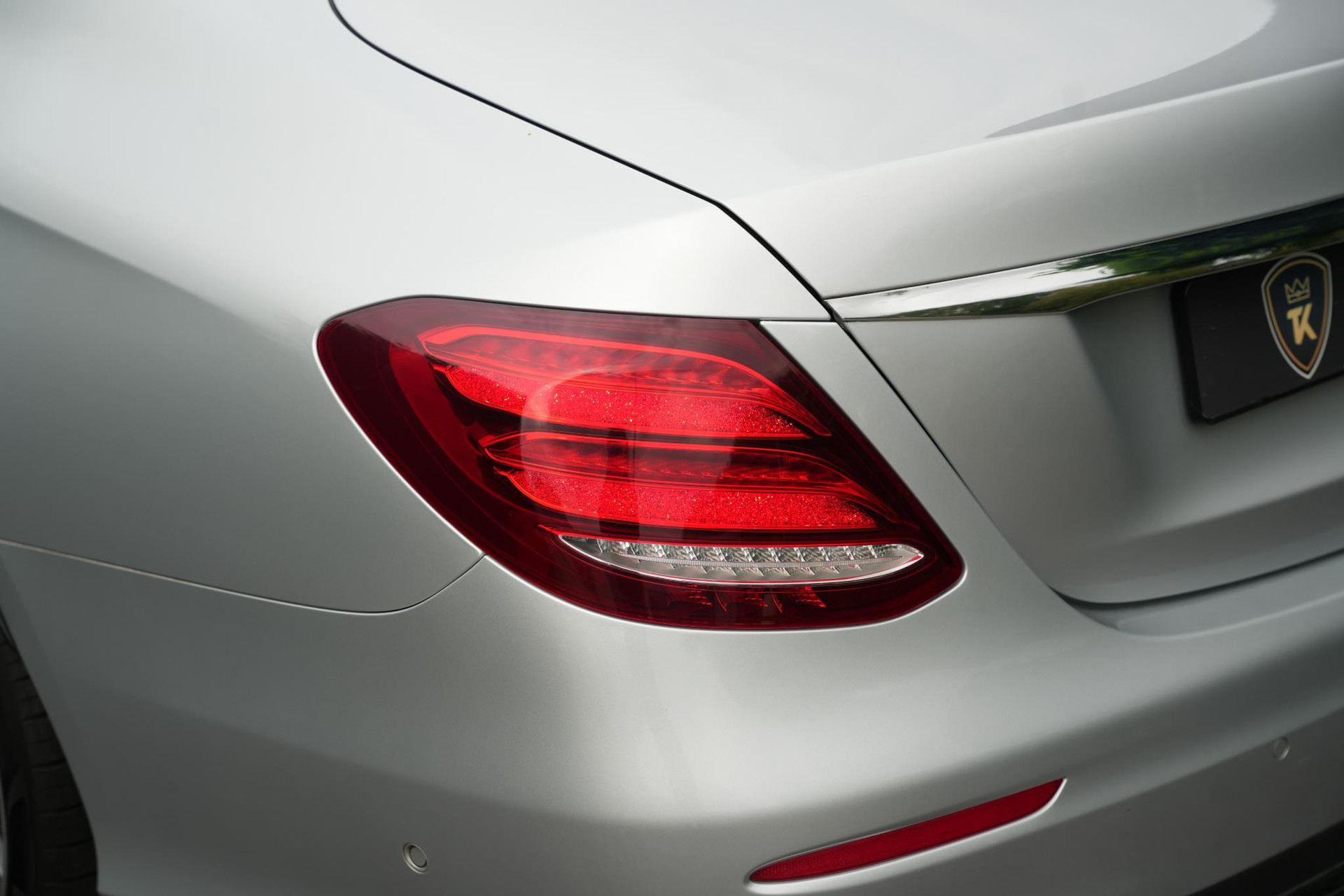 Mercedes-Benz E-Klasse 400 4Matic Premium Plus AMG 2017 IRIDIUM SILVER - METALLIC FINISH (775U) 22