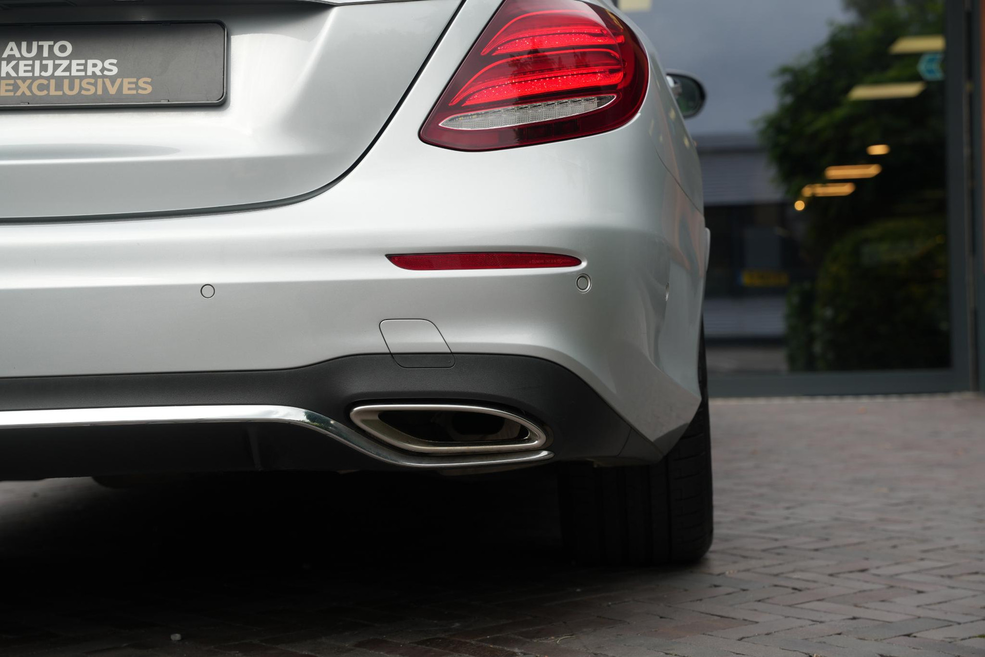 Mercedes-Benz E-Klasse 400 4Matic Premium Plus AMG 2017 IRIDIUM SILVER - METALLIC FINISH (775U) 25