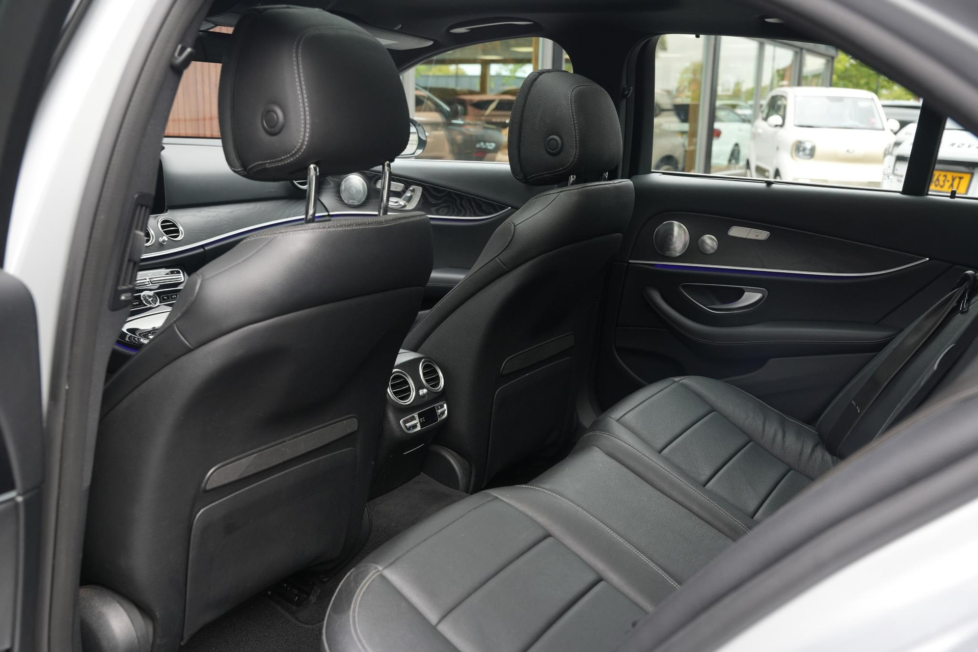 Mercedes-Benz E-Klasse 400 4Matic Premium Plus AMG 2017 IRIDIUM SILVER - METALLIC FINISH (775U) 27