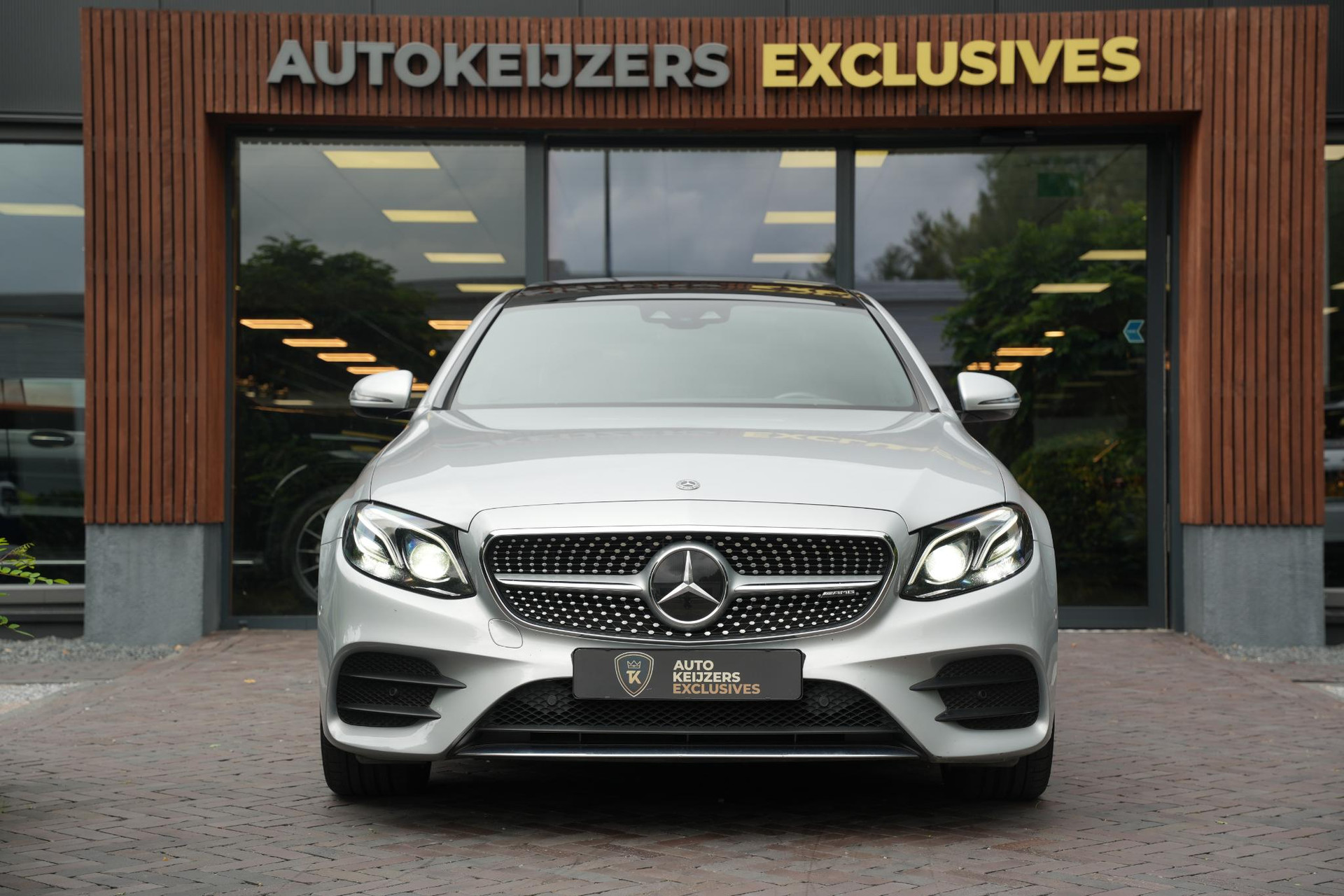 Mercedes-Benz E-Klasse 400 4Matic Premium Plus AMG 2017 IRIDIUM SILVER - METALLIC FINISH (775U) 3