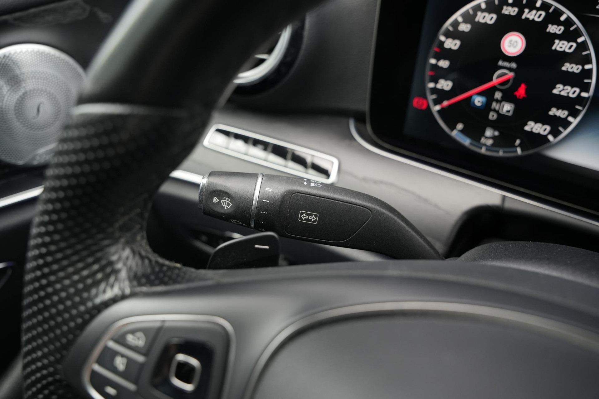 Mercedes-Benz E-Klasse 400 4Matic Premium Plus AMG 2017 IRIDIUM SILVER - METALLIC FINISH (775U) 37