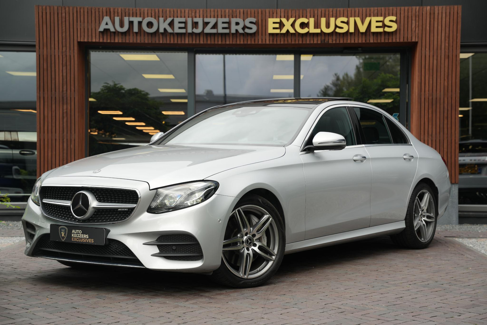Mercedes-Benz E-Klasse 400 4Matic Premium Plus AMG 2017 IRIDIUM SILVER - METALLIC FINISH (775U) 5