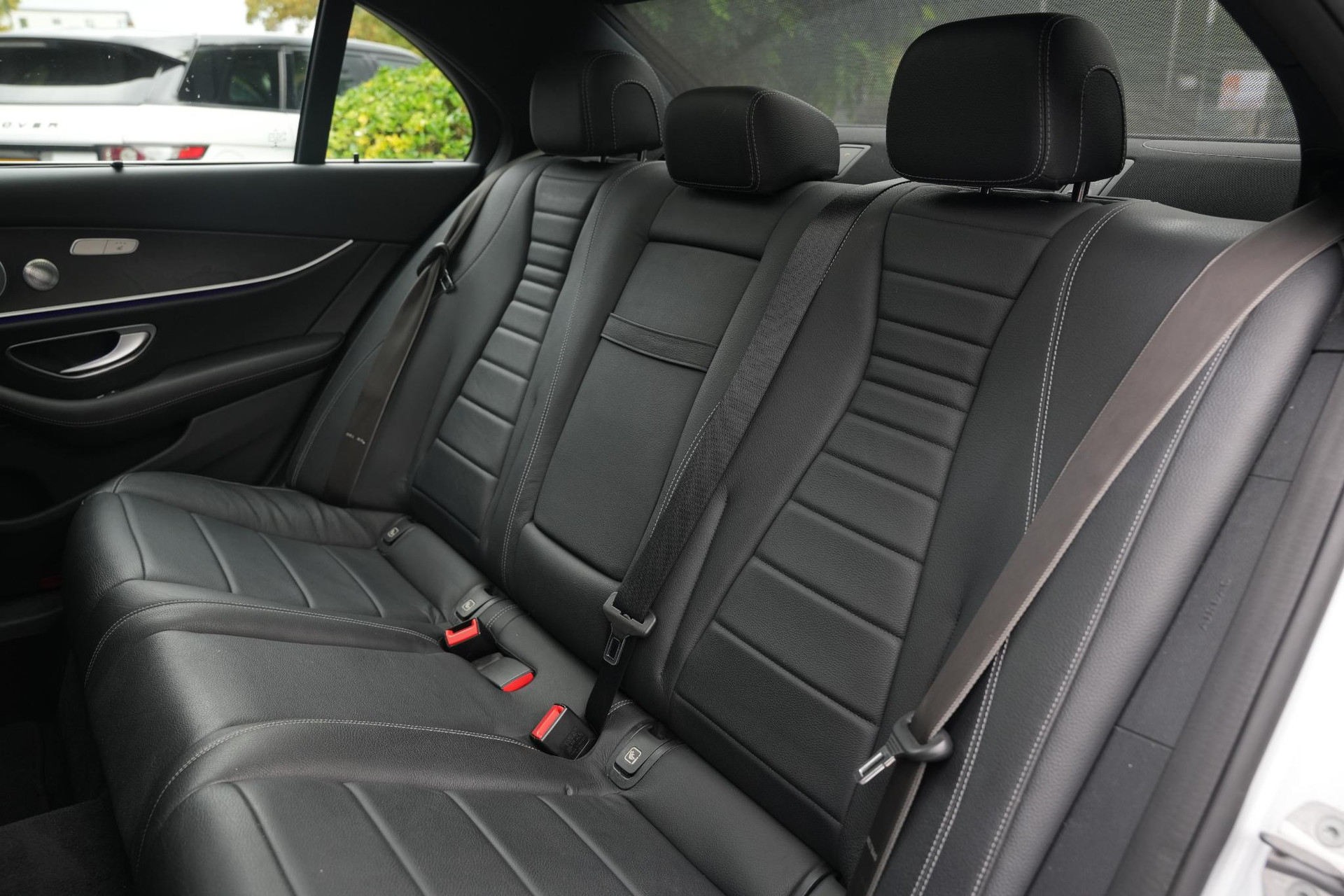 Mercedes-Benz E-Klasse 400 4Matic Premium Plus AMG 2017 IRIDIUM SILVER - METALLIC FINISH (775U) 6