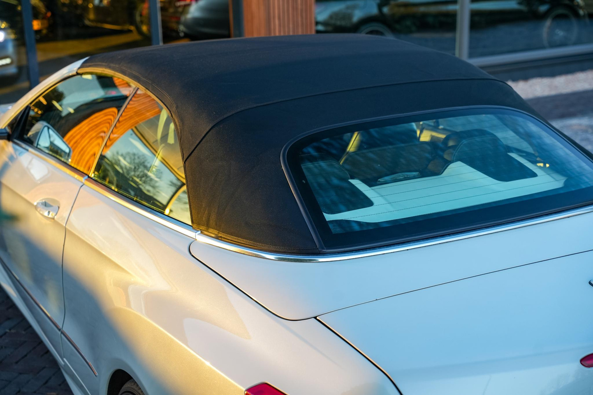 Mercedes-Benz E-Klasse Cabrio 250 CGI Elegance 2012 DIAMOND WHITE - METALLIC PAINT (799U) 32