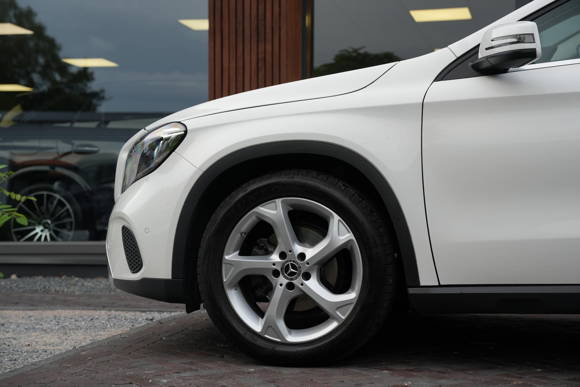 Mercedes-Benz GLA 180 Business Solution 2019 POLAR WHITE - STANDARD FINISH (149U) 10