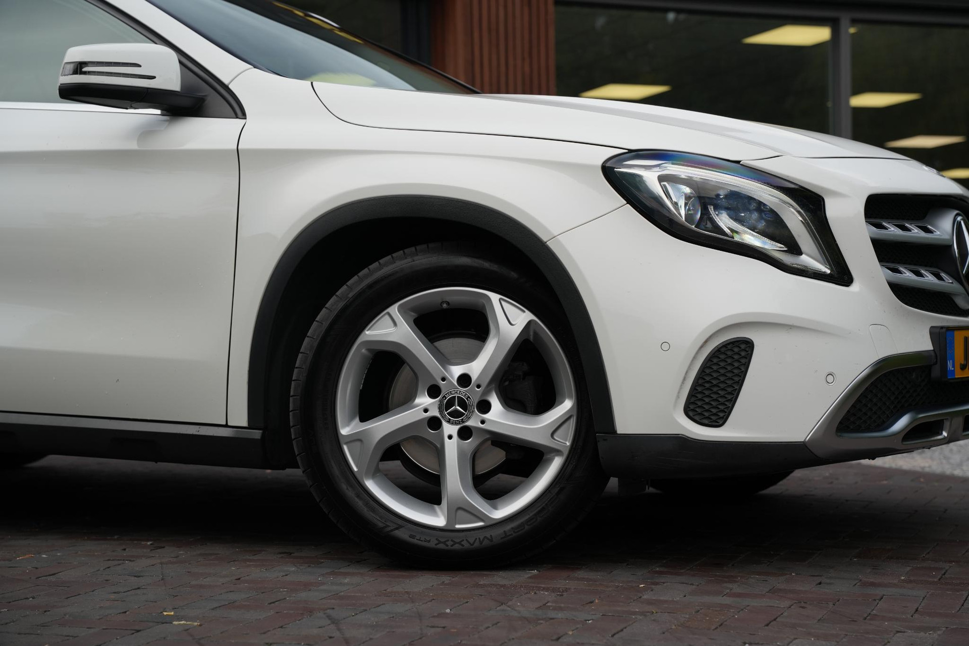 Mercedes-Benz GLA 180 Business Solution 2019 POLAR WHITE - STANDARD FINISH (149U) 14