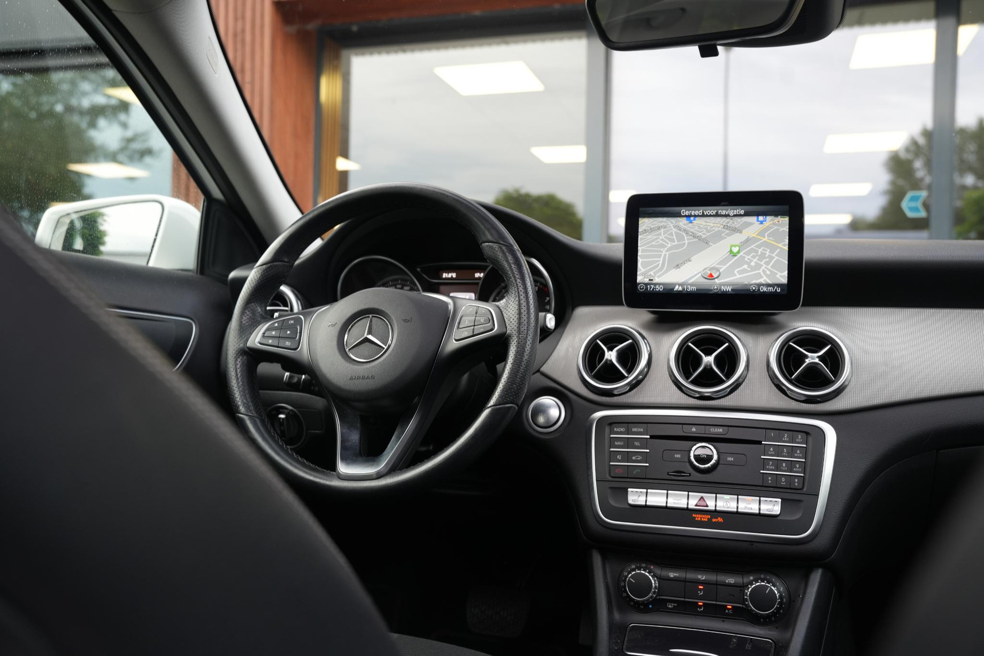 Mercedes-Benz GLA 180 Business Solution 2019 POLAR WHITE - STANDARD FINISH (149U) 15