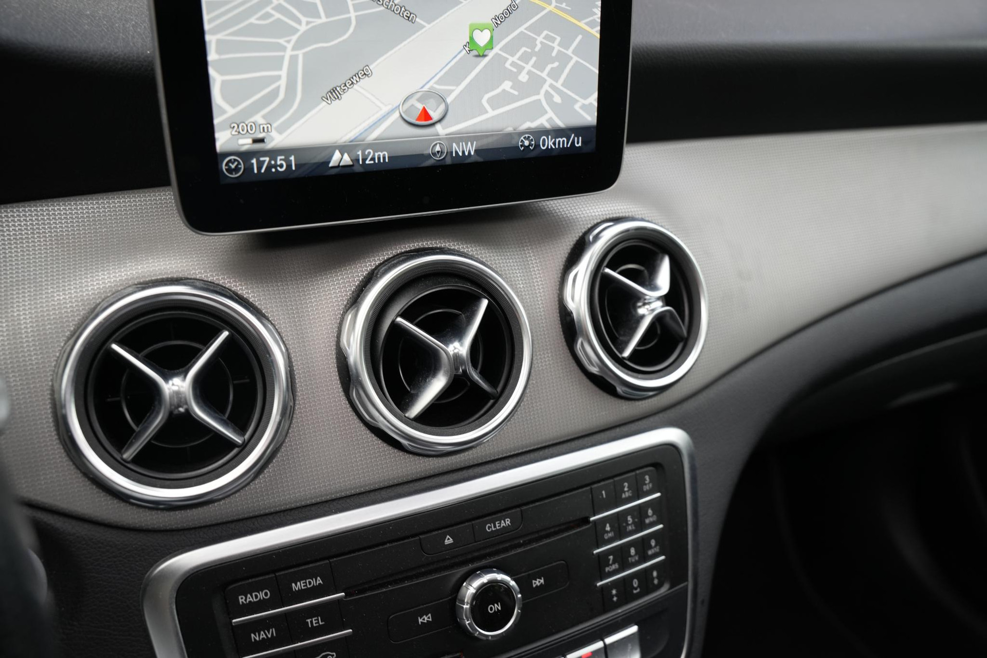 Mercedes-Benz GLA 180 Business Solution 2019 POLAR WHITE - STANDARD FINISH (149U) 19