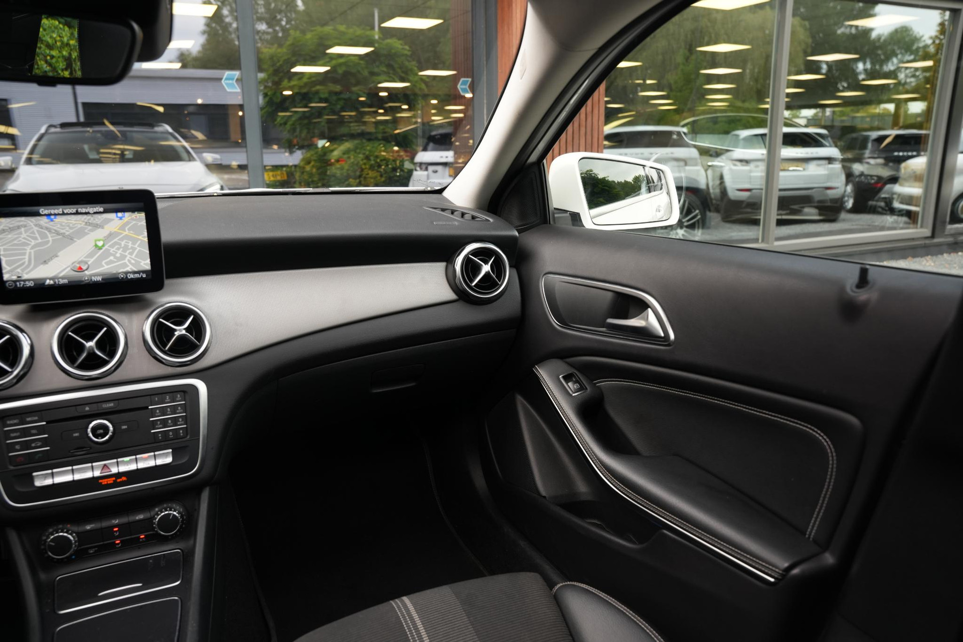 Mercedes-Benz GLA 180 Business Solution 2019 POLAR WHITE - STANDARD FINISH (149U) 26