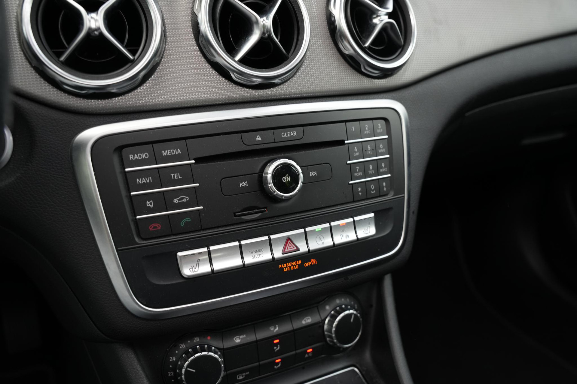 Mercedes-Benz GLA 180 Business Solution 2019 POLAR WHITE - STANDARD FINISH (149U) 29