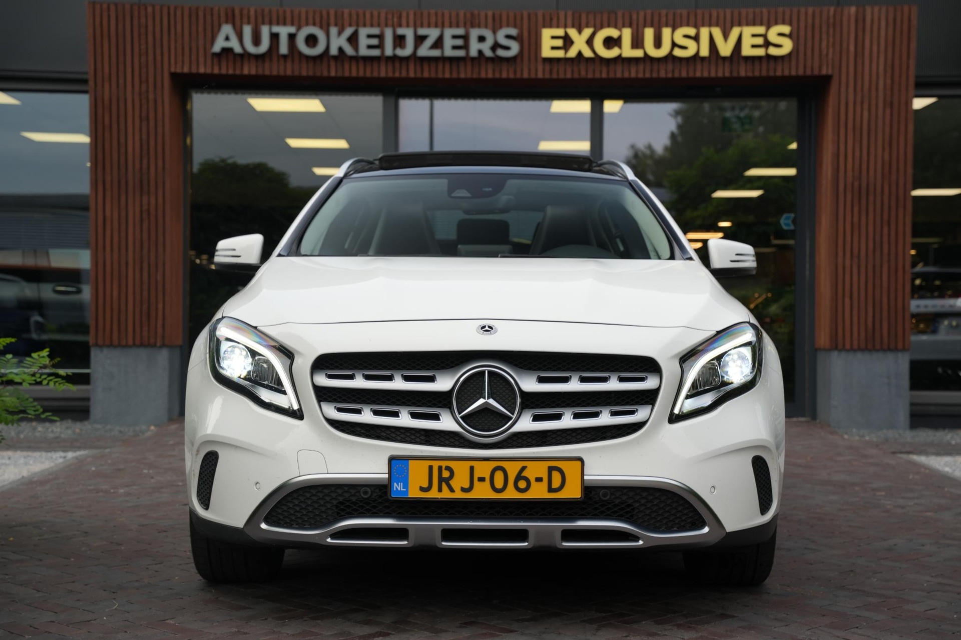 Mercedes-Benz GLA 180 Business Solution 2019 POLAR WHITE - STANDARD FINISH (149U) 5