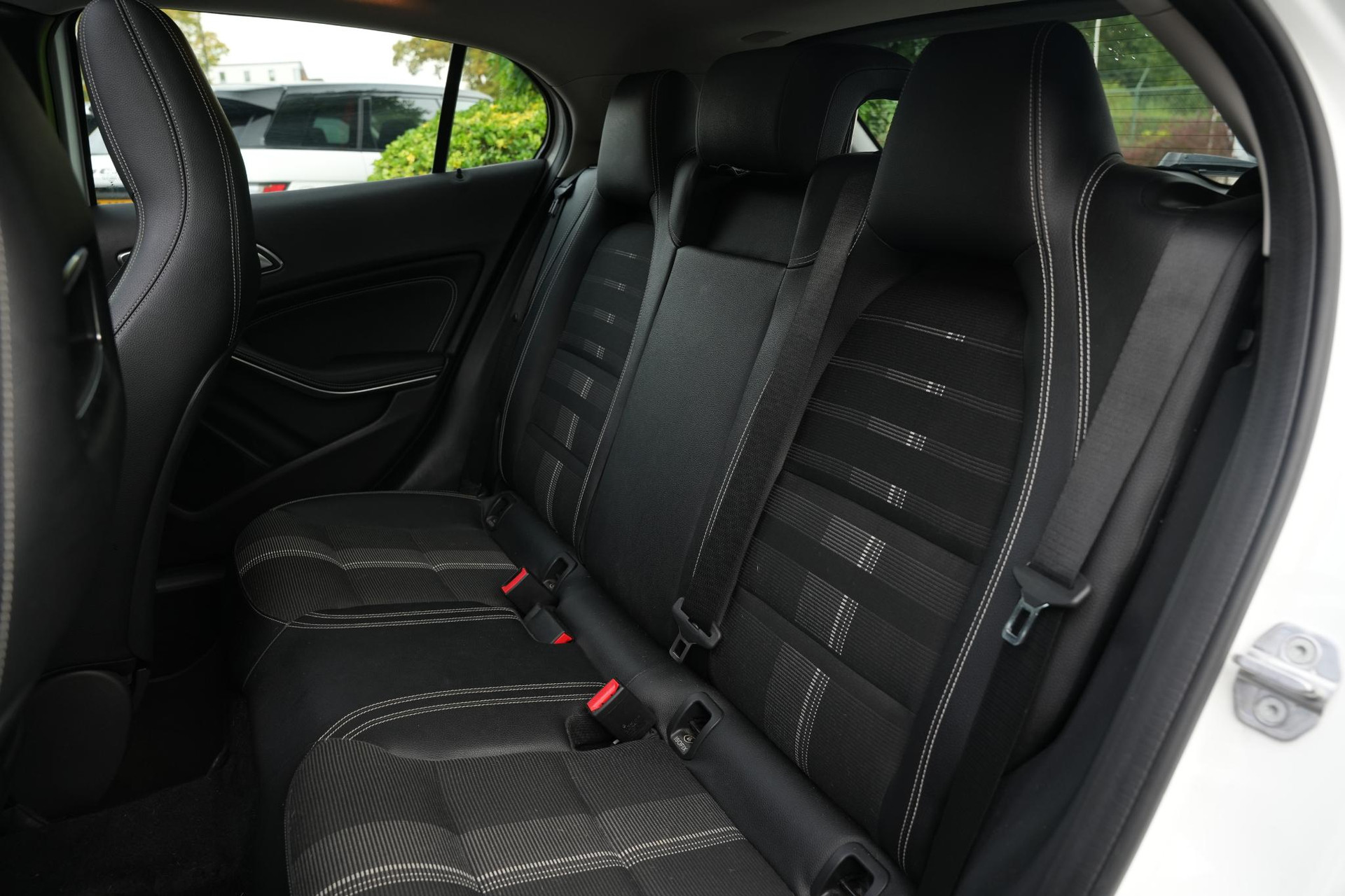 Mercedes-Benz GLA 180 Business Solution 2019 POLAR WHITE - STANDARD FINISH (149U) 6