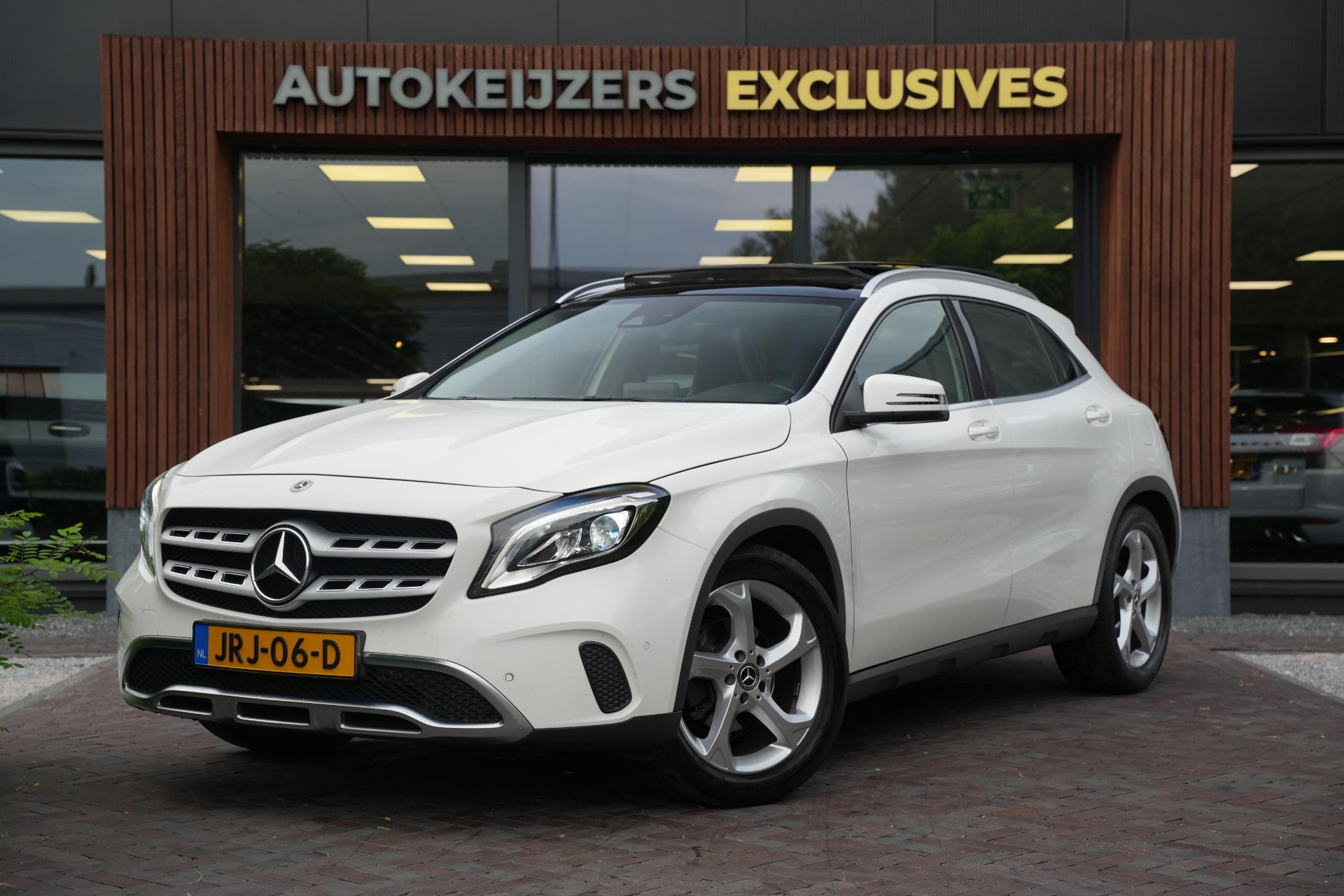Mercedes-Benz GLA 180 Business Solution 2019 POLAR WHITE - STANDARD FINISH (149U) 7