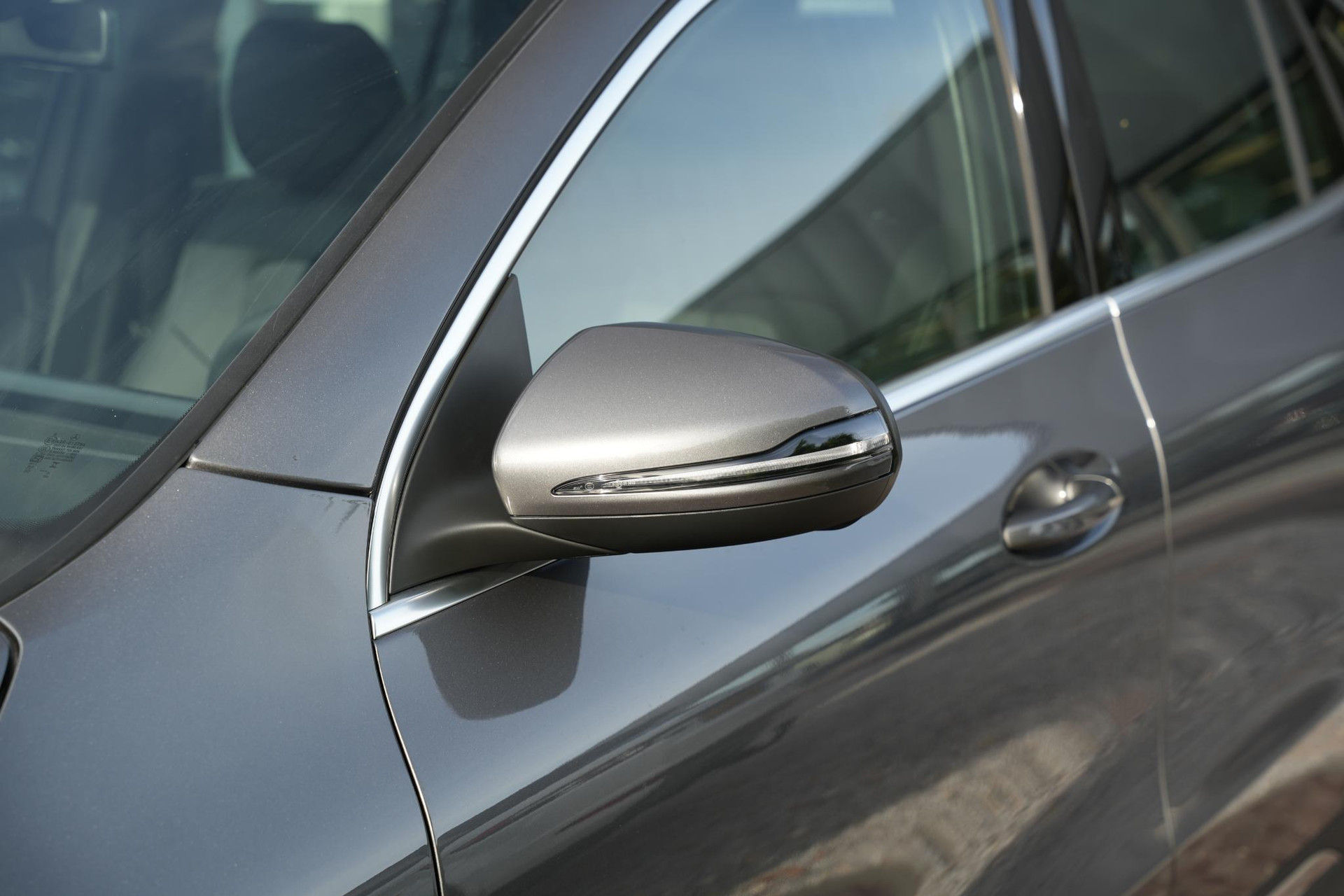 Mercedes-Benz GLA 180 Business Solution Luxury 2026 Mountain gray - metallic finish (787U) 18