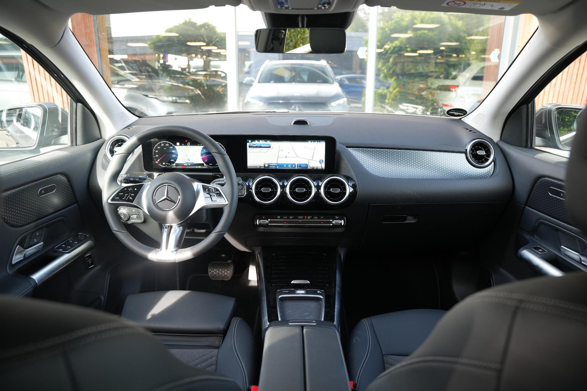 Mercedes-Benz GLA 180 Business Solution Luxury 2026 Mountain gray - metallic finish (787U) 2