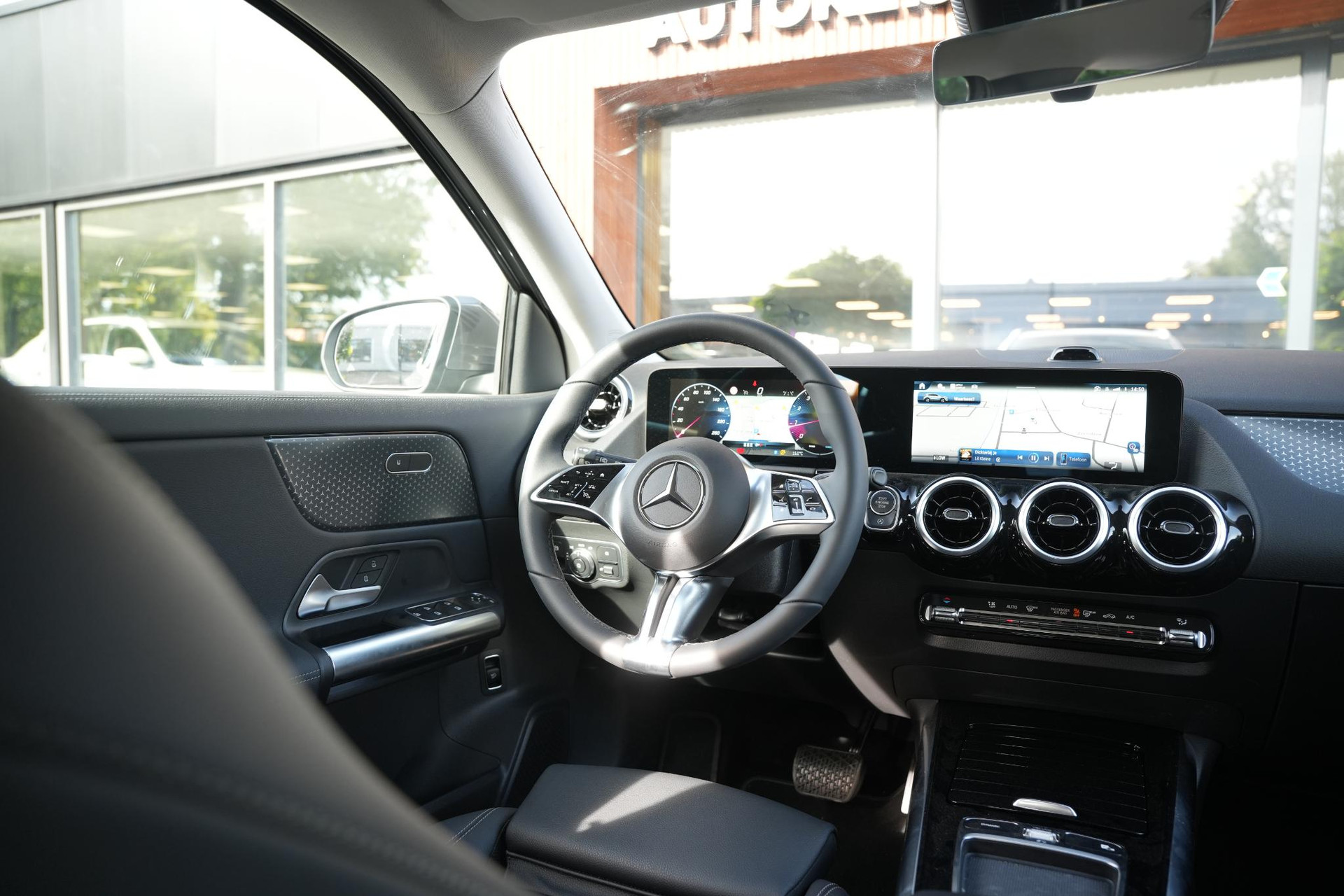 Mercedes-Benz GLA 180 Business Solution Luxury 2026 Mountain gray - metallic finish (787U) 27