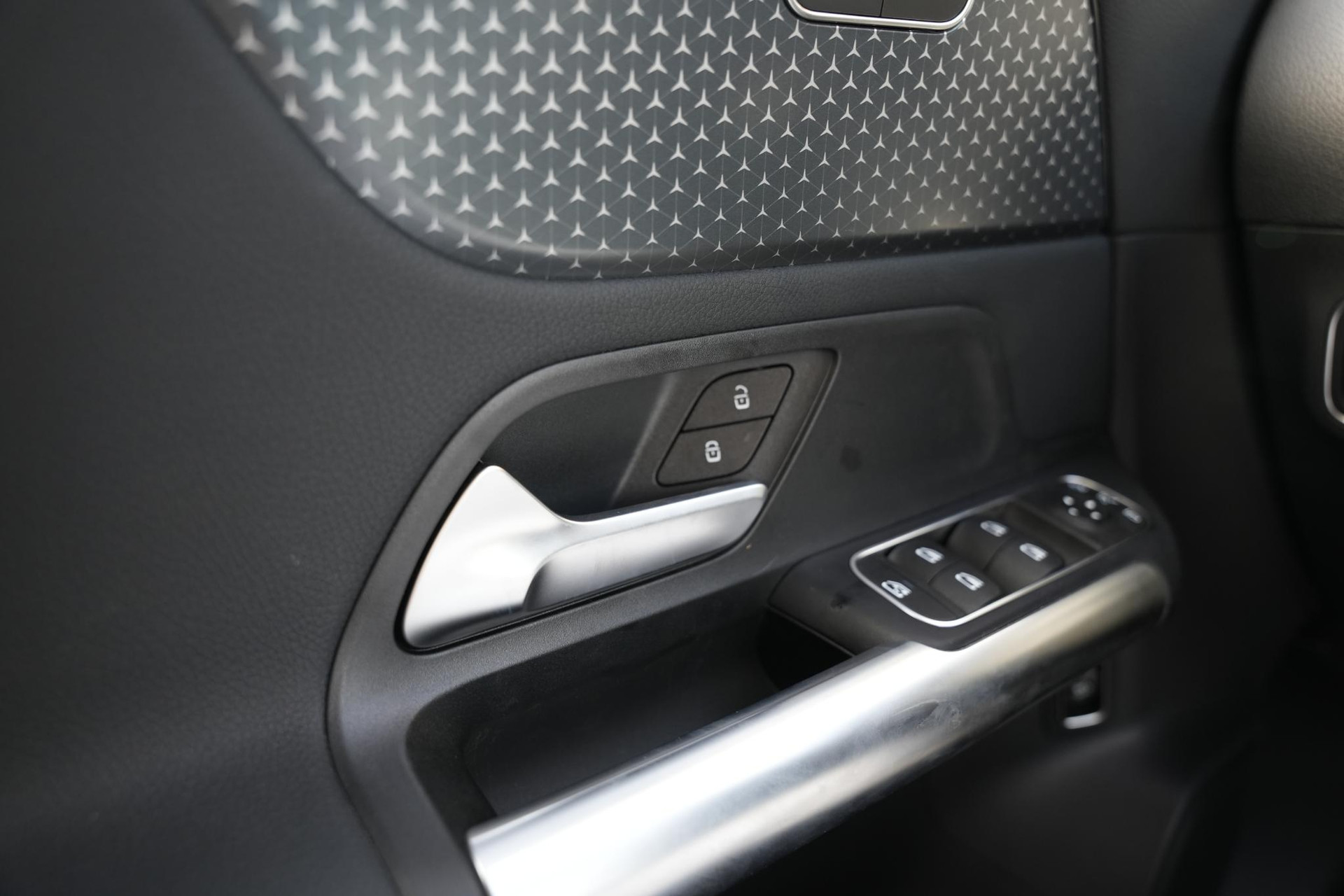 Mercedes-Benz GLA 180 Business Solution Luxury 2026 Mountain gray - metallic finish (787U) 38