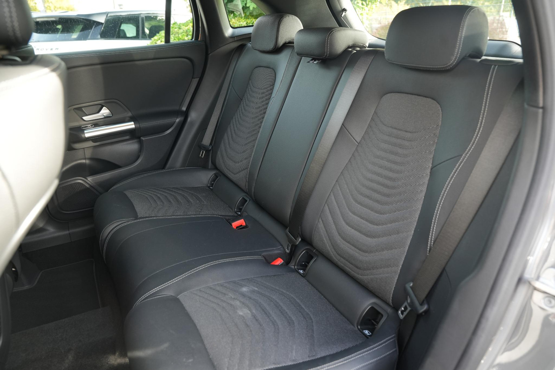Mercedes-Benz GLA 180 Business Solution Luxury 2026 Mountain gray - metallic finish (787U) 6