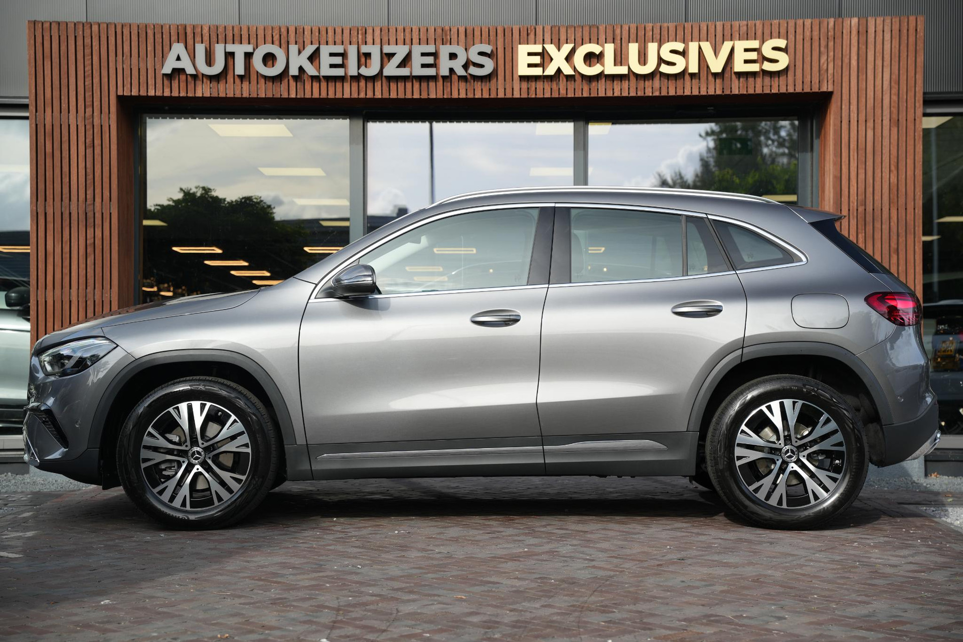 Mercedes-Benz GLA 180 Business Solution Luxury 2026 Mountain gray - metallic finish (787U) 7