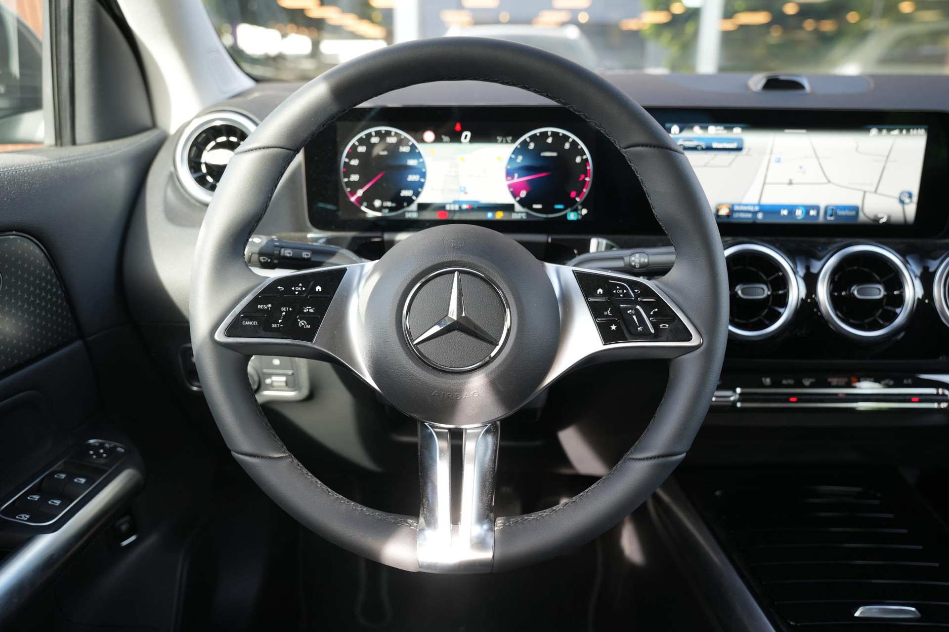 Mercedes-Benz GLA 180 Business Solution Luxury 2026 Mountain gray - metallic finish (787U) 8