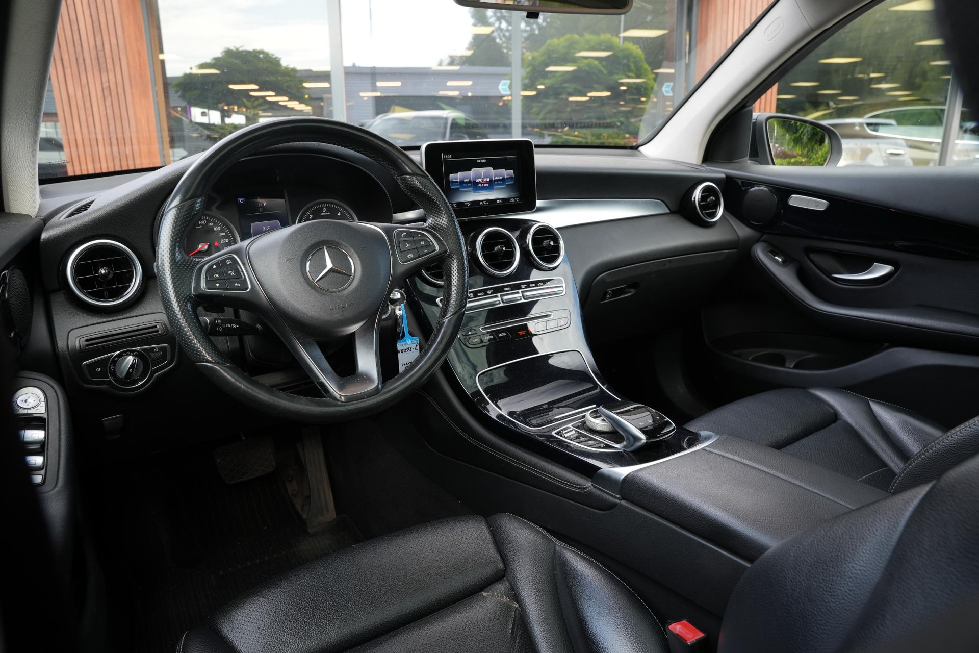 Mercedes-Benz GLC 250 d 4MATIC Prestige 2016 BLACK (040U) 2