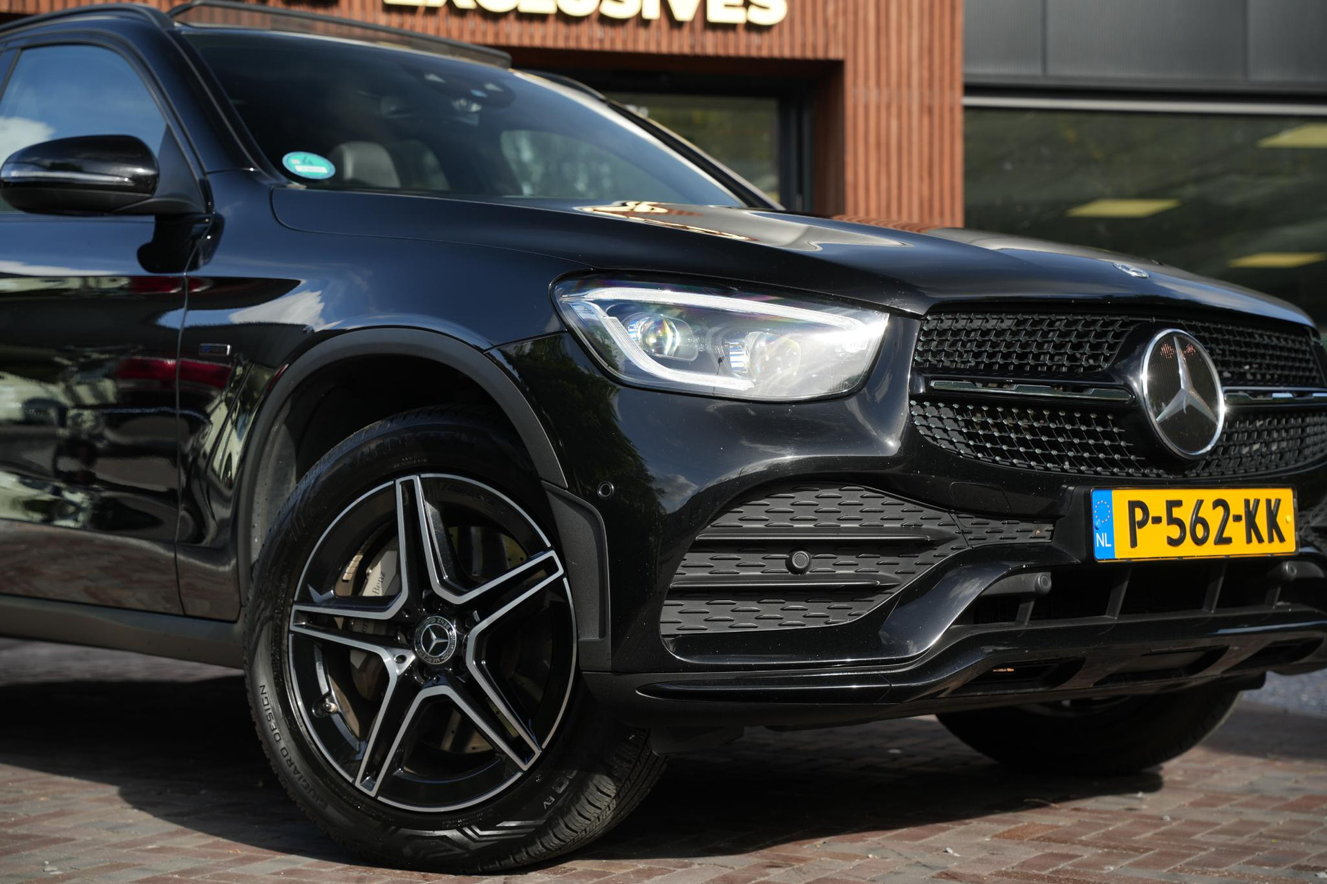 Mercedes-Benz GLC 300e 4MATIC Premium Plus 2021 Black - standard finish (040U) 15