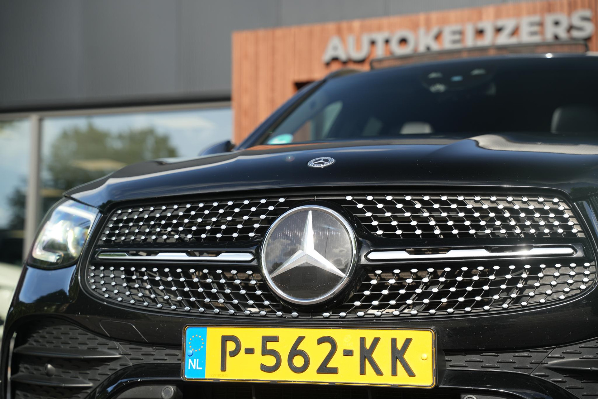 Mercedes-Benz GLC 300e 4MATIC Premium Plus 2021 Black - standard finish (040U) 16
