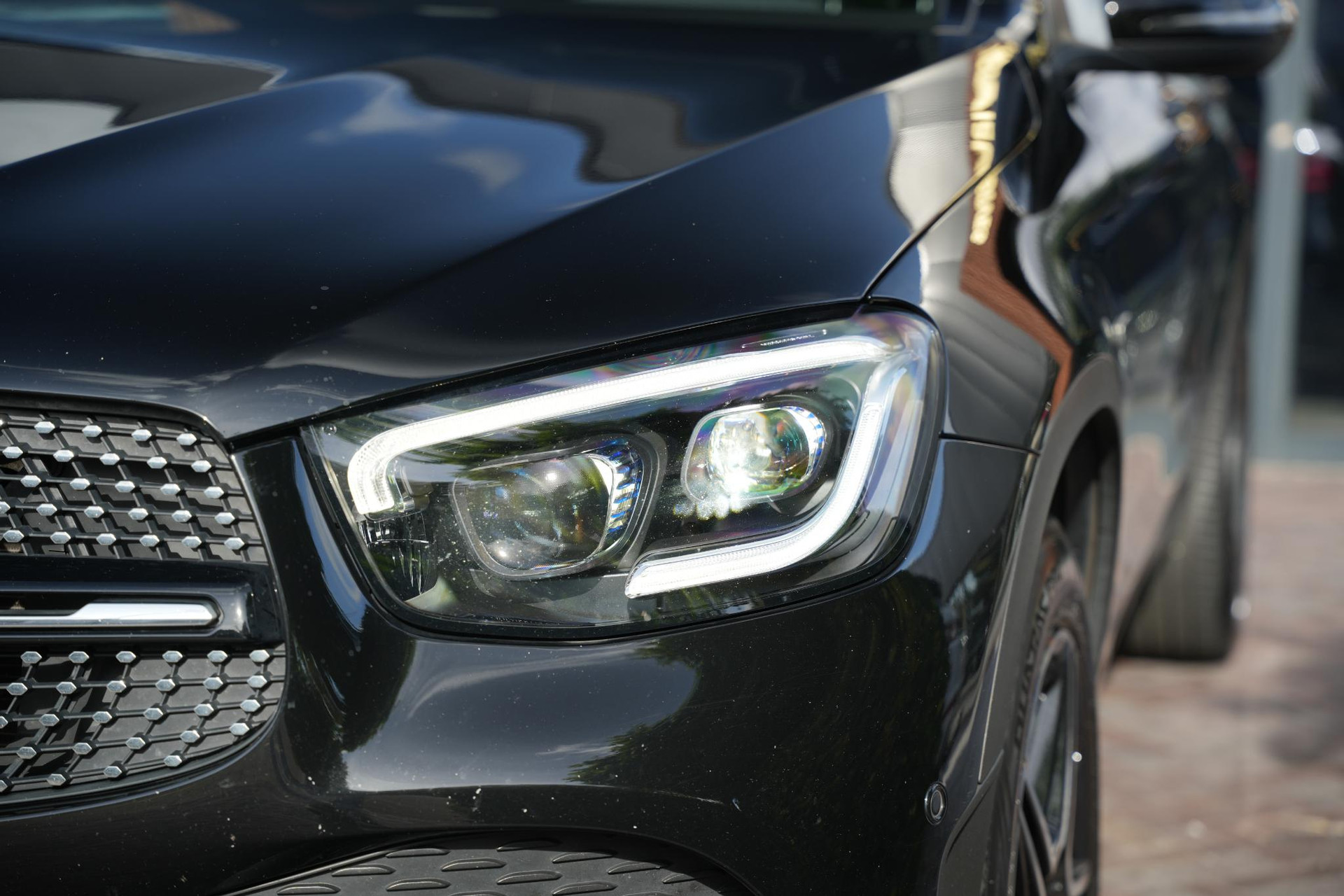 Mercedes-Benz GLC 300e 4MATIC Premium Plus 2021 Black - standard finish (040U) 17