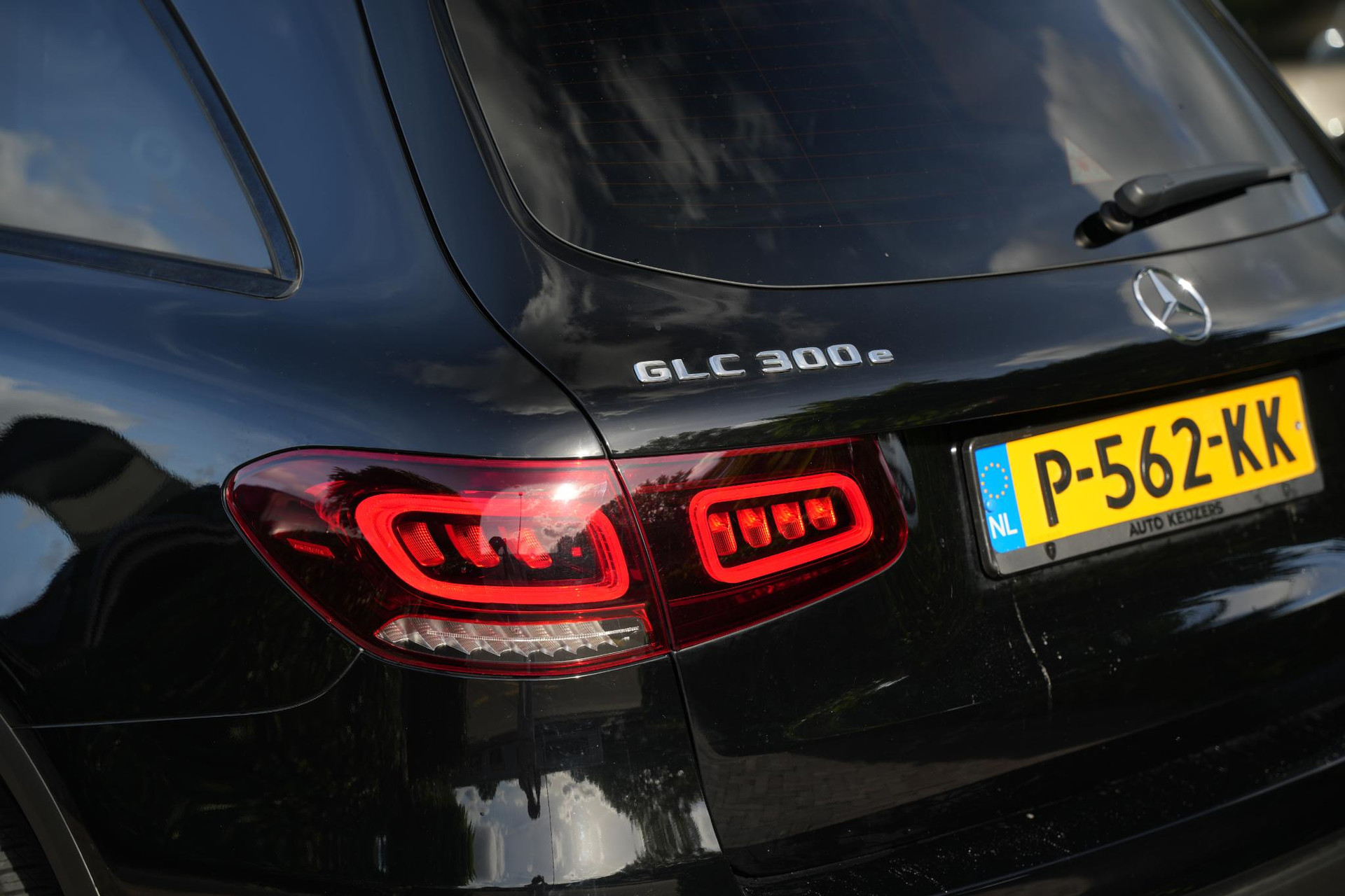 Mercedes-Benz GLC 300e 4MATIC Premium Plus 2021 Black - standard finish (040U) 20