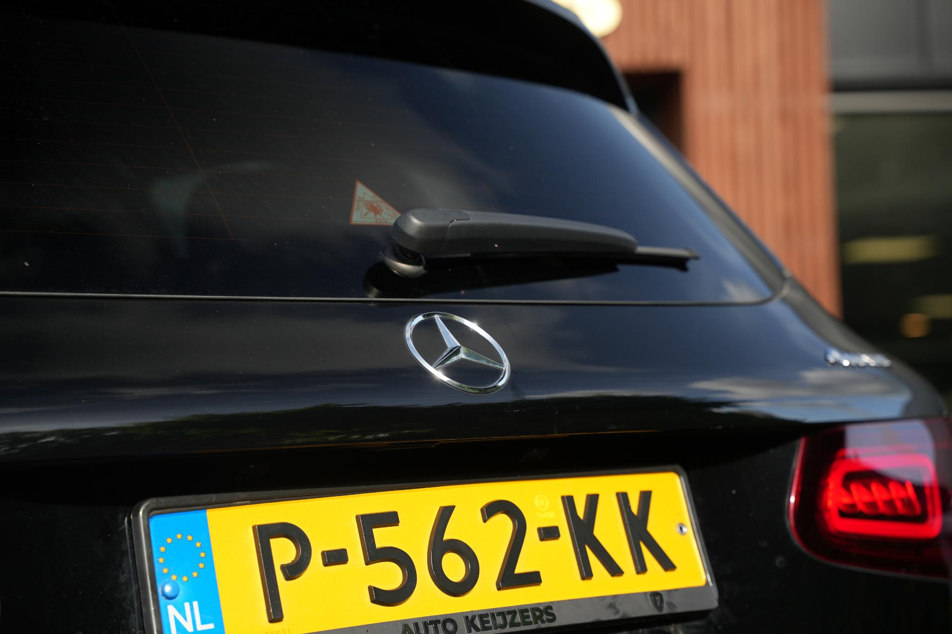 Mercedes-Benz GLC 300e 4MATIC Premium Plus 2021 Black - standard finish (040U) 21