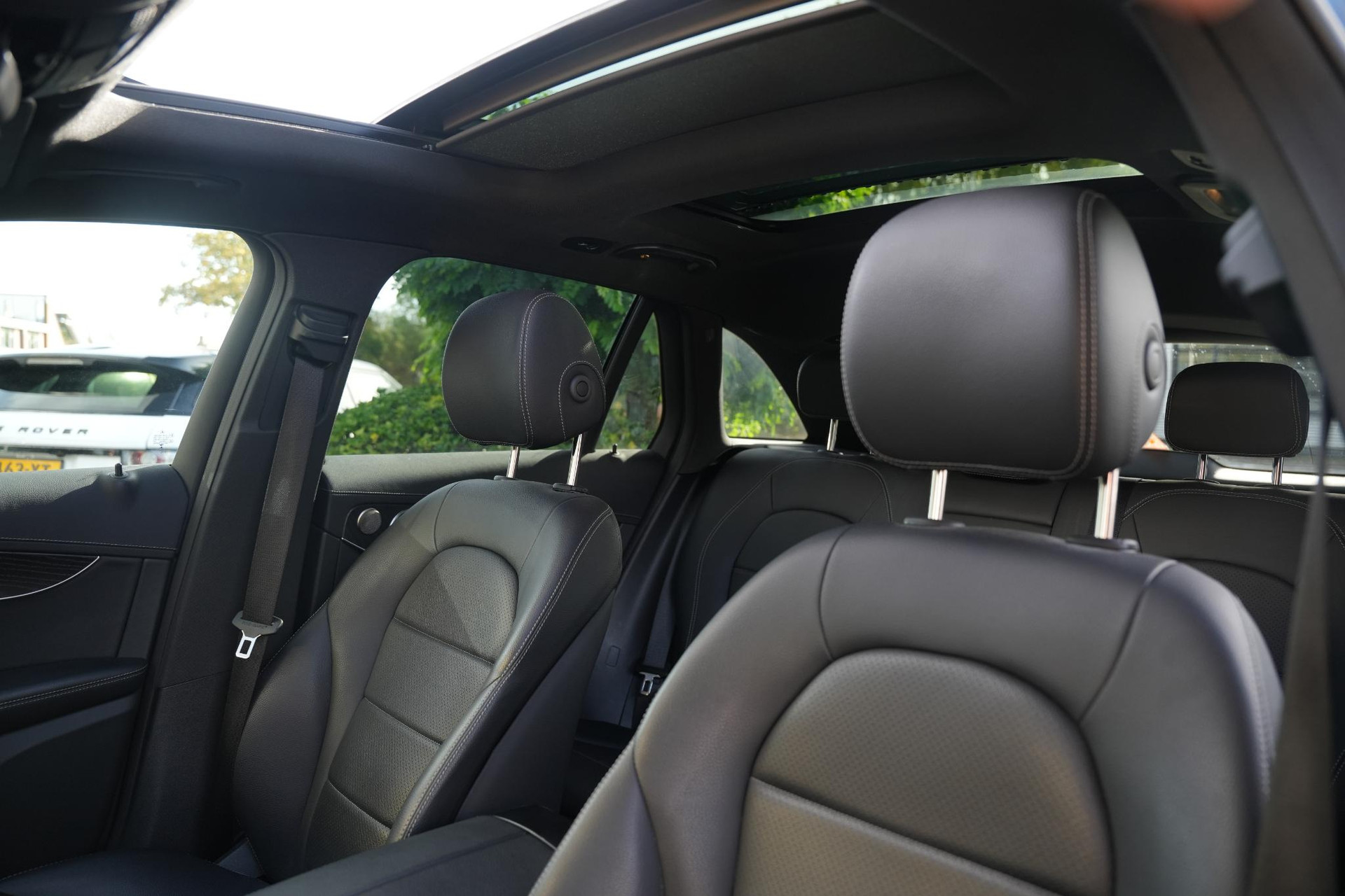 Mercedes-Benz GLC 300e 4MATIC Premium Plus 2021 Black - standard finish (040U) 24