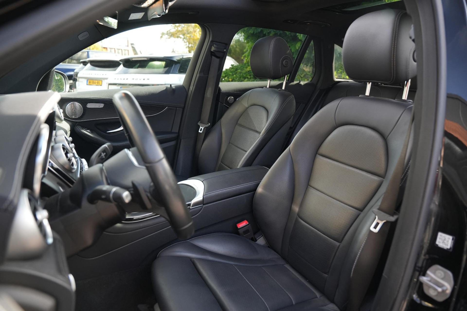 Mercedes-Benz GLC 300e 4MATIC Premium Plus 2021 Black - standard finish (040U) 4