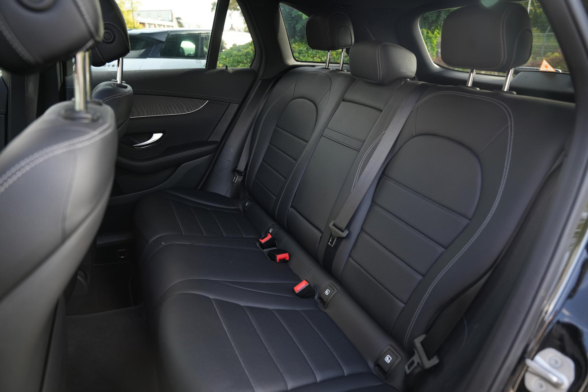 Mercedes-Benz GLC 300e 4MATIC Premium Plus 2021 Black - standard finish (040U) 6