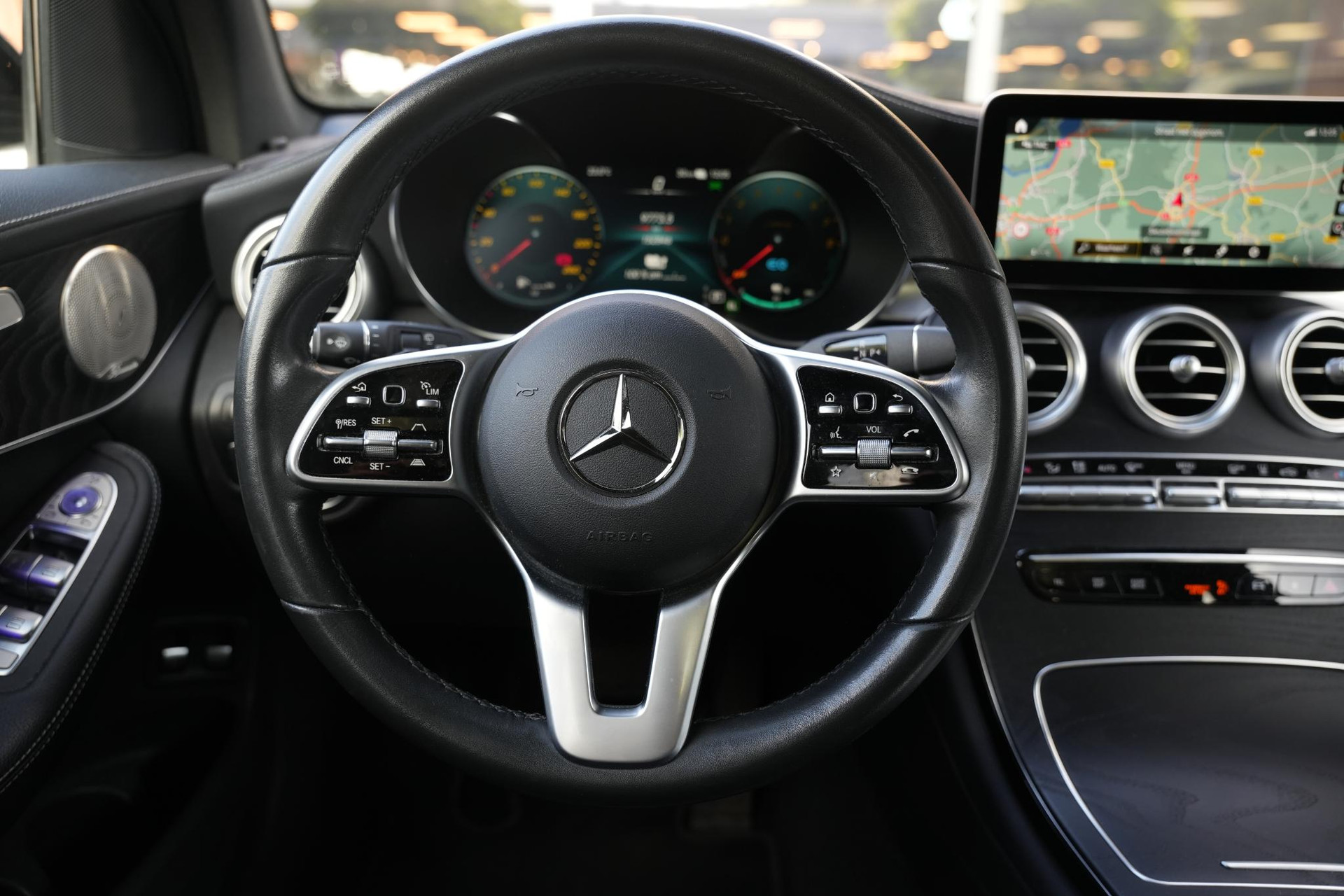Mercedes-Benz GLC 300e 4MATIC Premium Plus 2021 Black - standard finish (040U) 8
