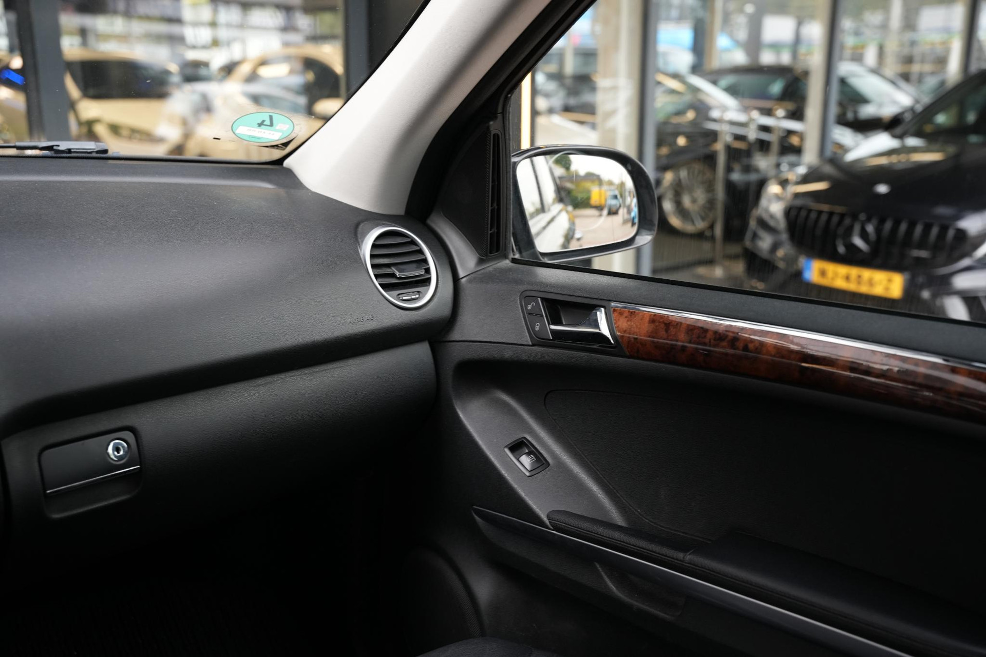 Mercedes-Benz M-Klasse 320 CDI 2007 OBSIDIAN BLACK (197U) 24