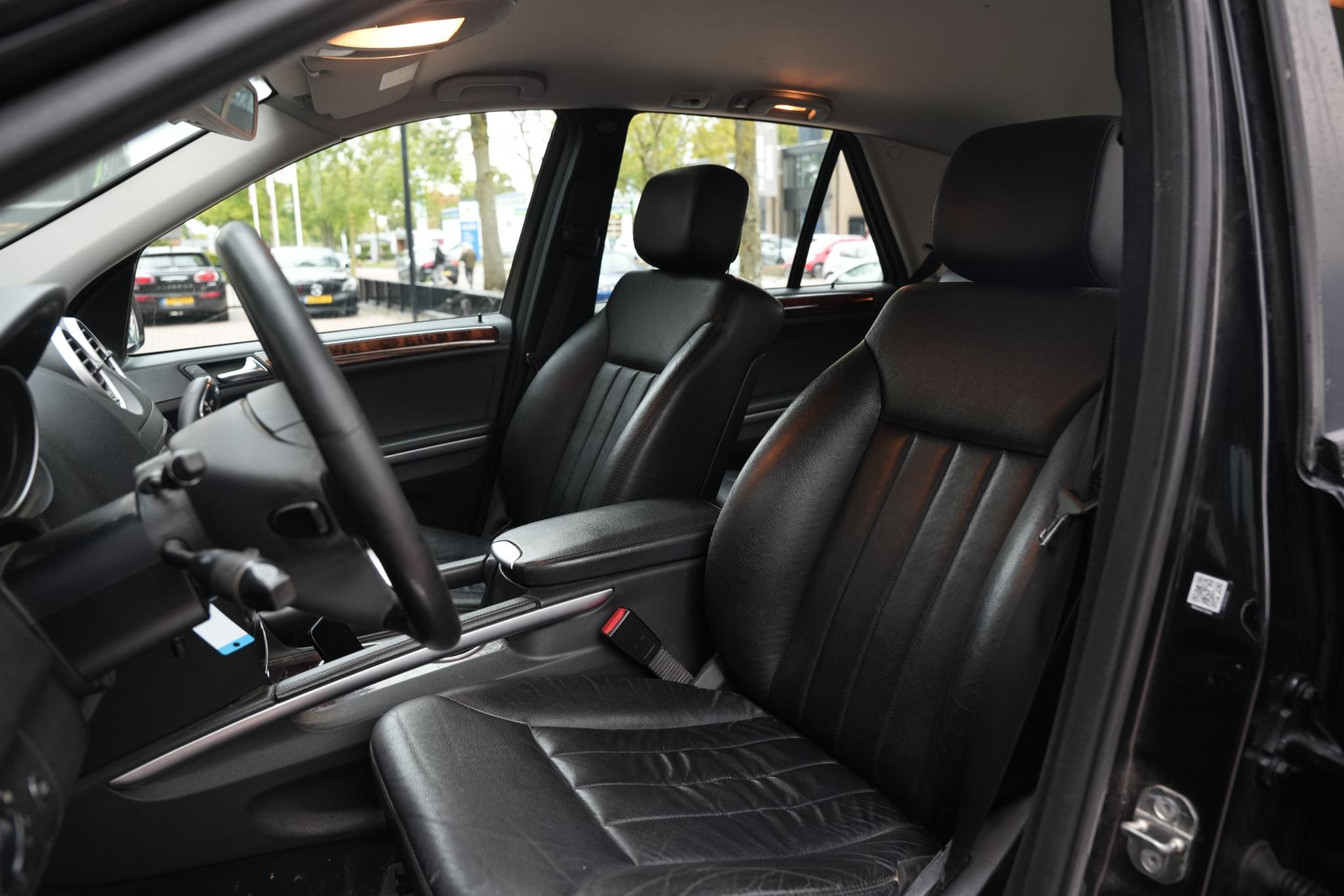 Mercedes-Benz M-Klasse 320 CDI 2007 OBSIDIAN BLACK (197U) 4
