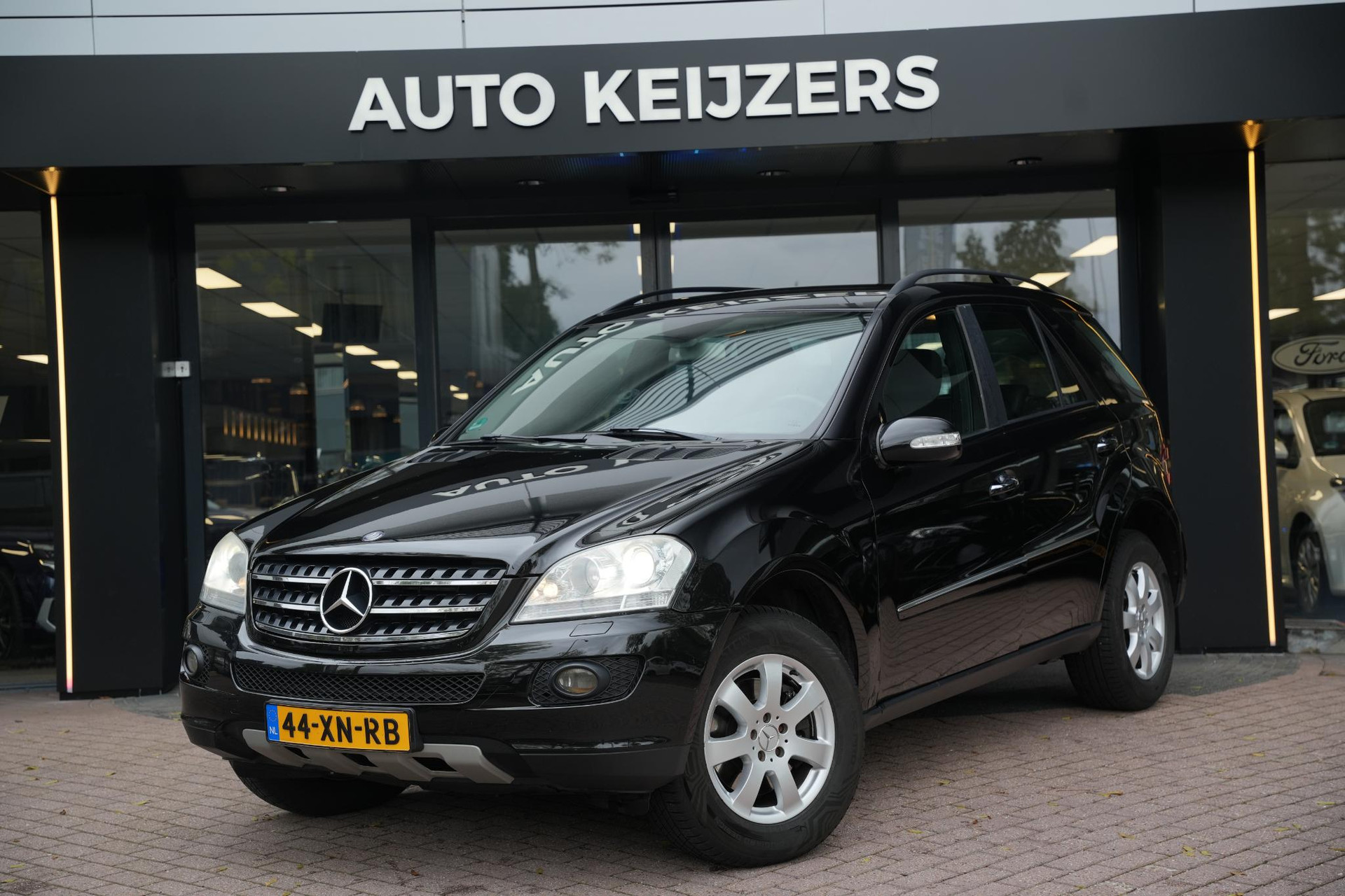 Mercedes-Benz M-Klasse 320 CDI 2007 OBSIDIAN BLACK (197U) 7