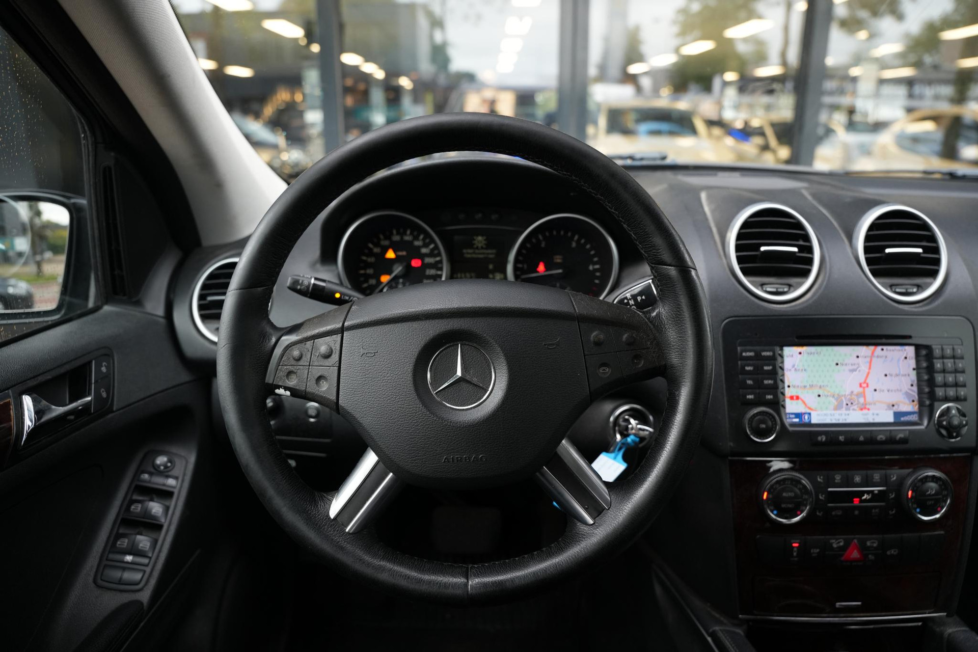 Mercedes-Benz M-Klasse 320 CDI 2007 OBSIDIAN BLACK (197U) 8