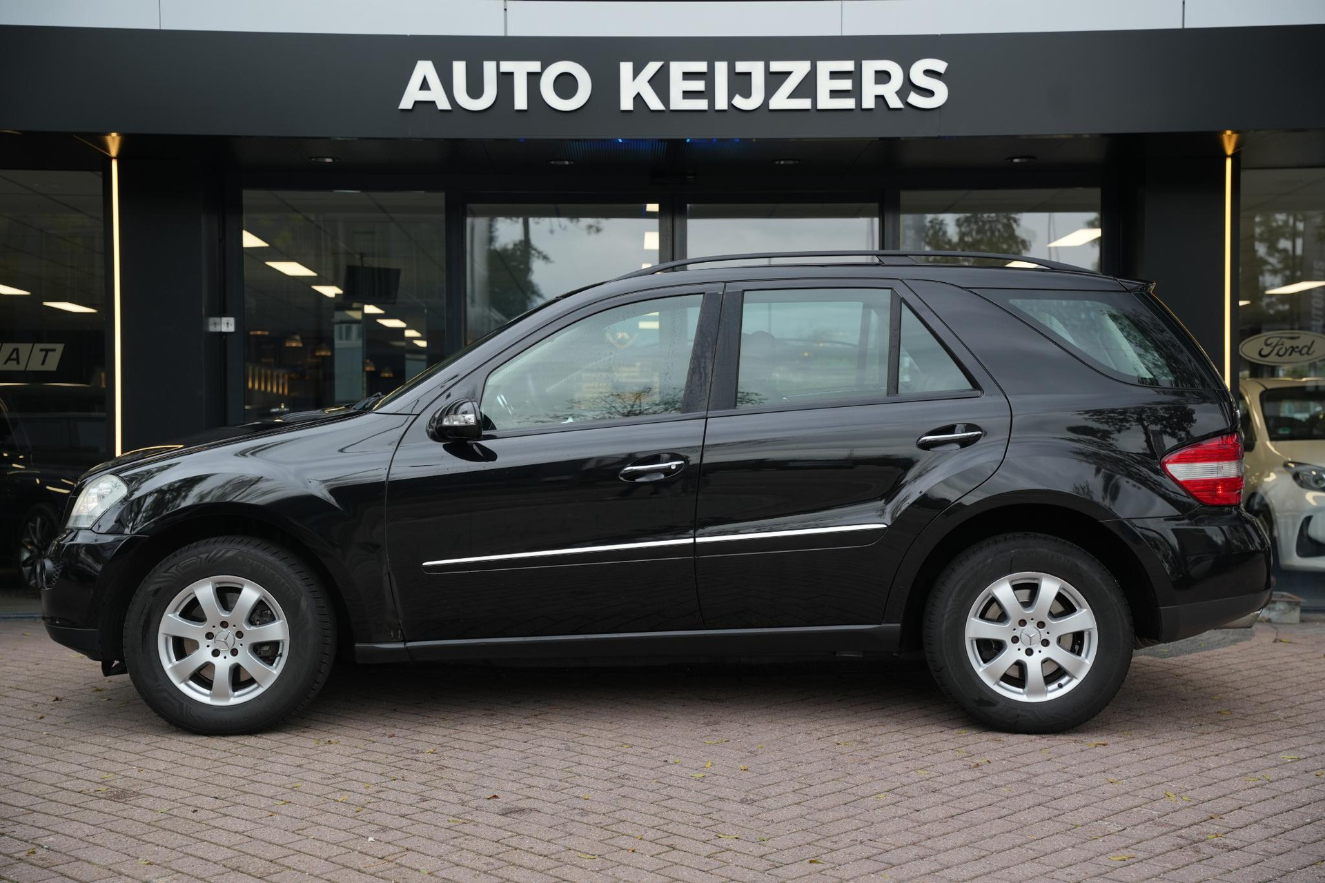 Mercedes-Benz M-Klasse 320 CDI 2007 OBSIDIAN BLACK (197U) 9