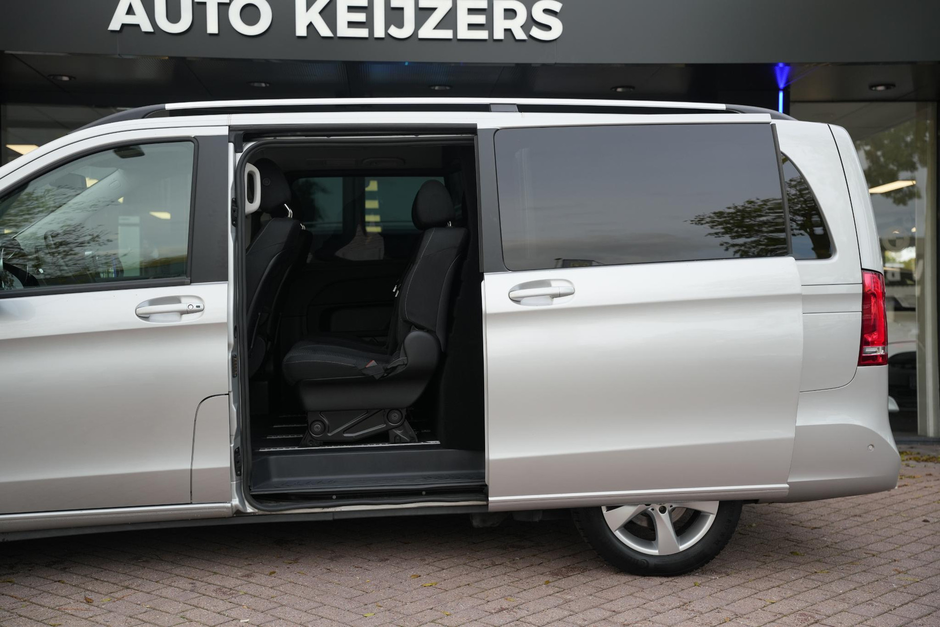 Mercedes-Benz V-Klasse 220d Lang DC 2021 Zilver 2