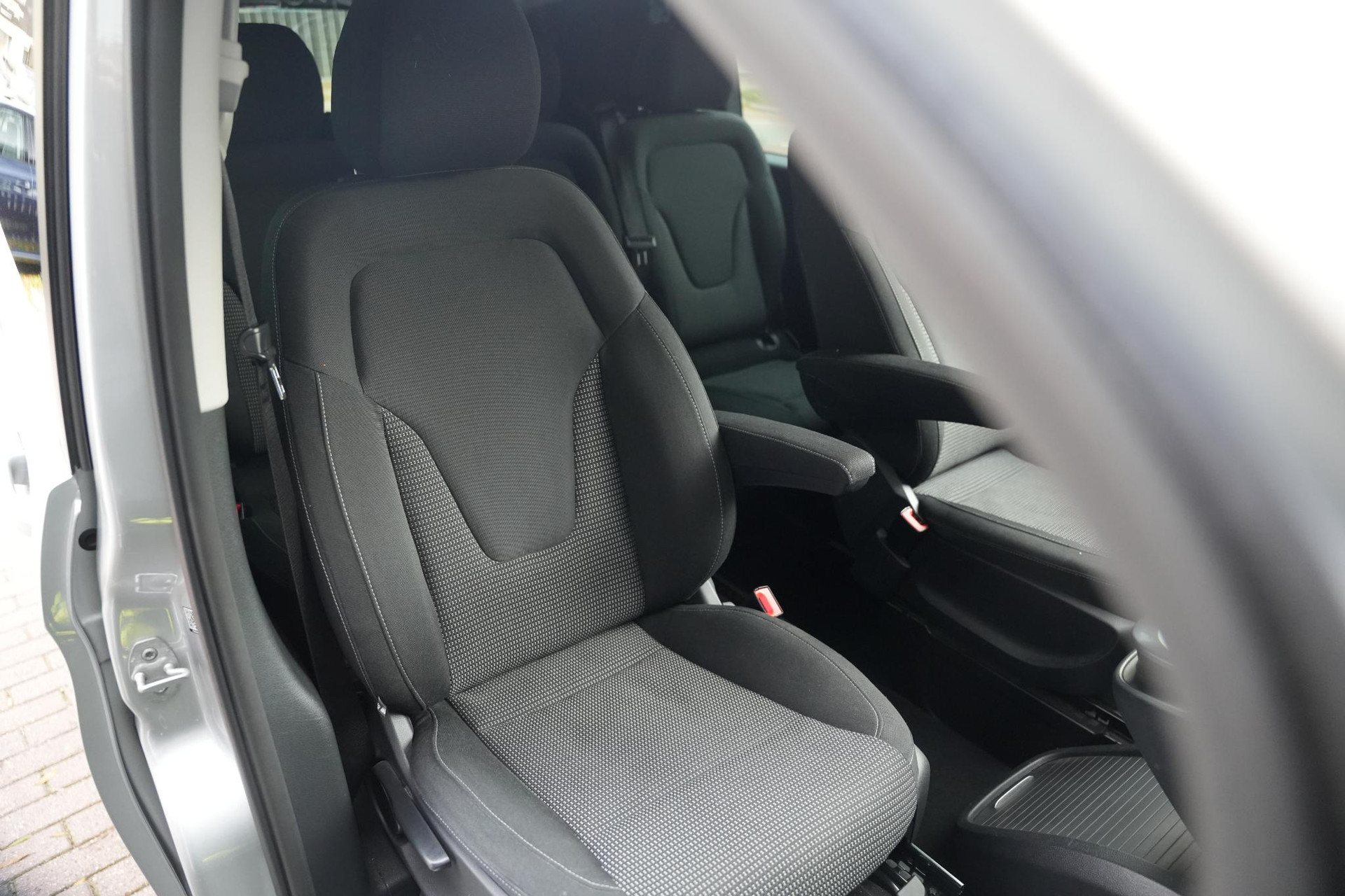 Mercedes-Benz V-Klasse 220d Lang DC 2021 Zilver 28
