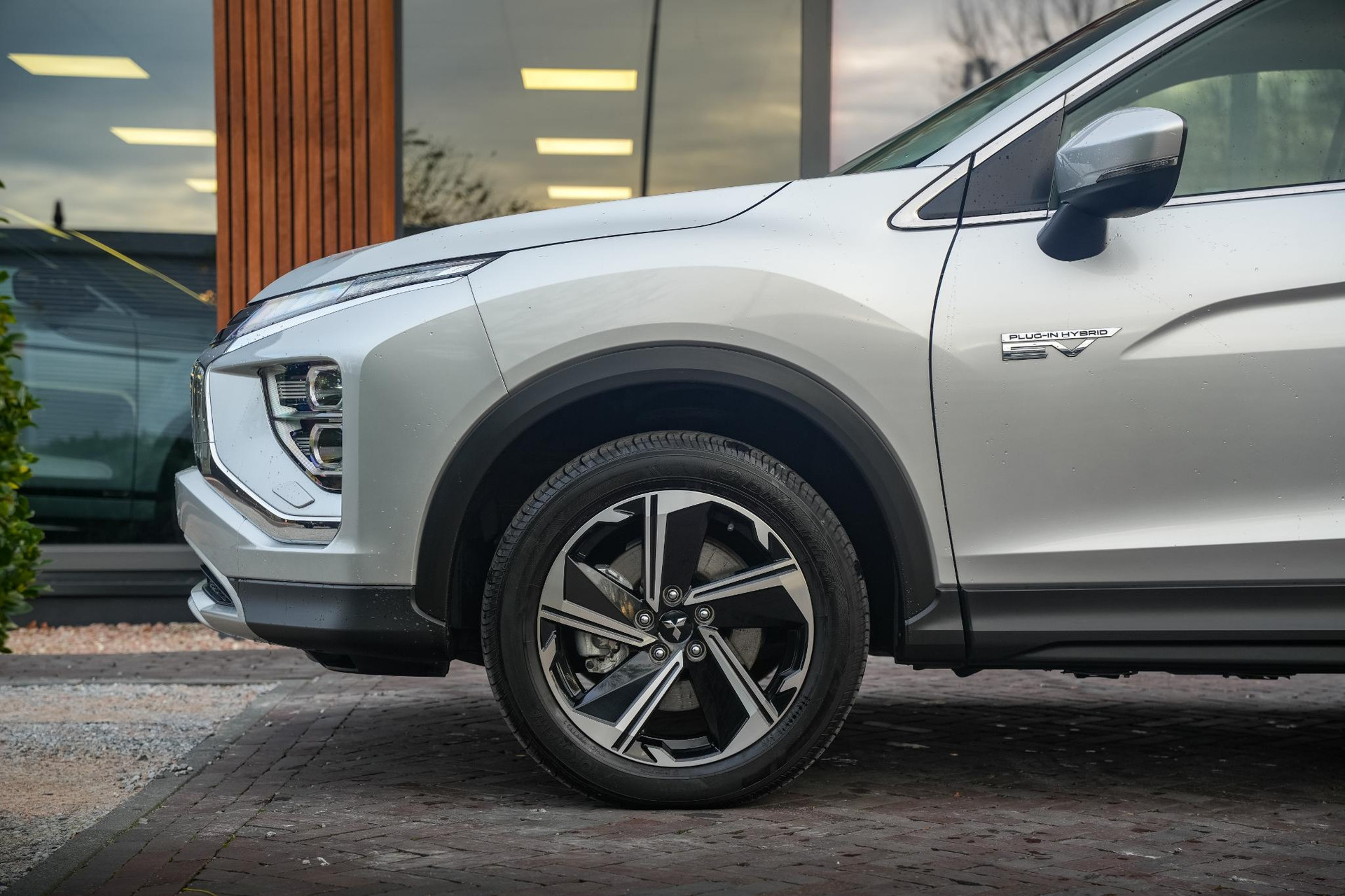 Mitsubishi Eclipse Cross 2.4 PHEV Intense+ 2023 Sterling silver m 12