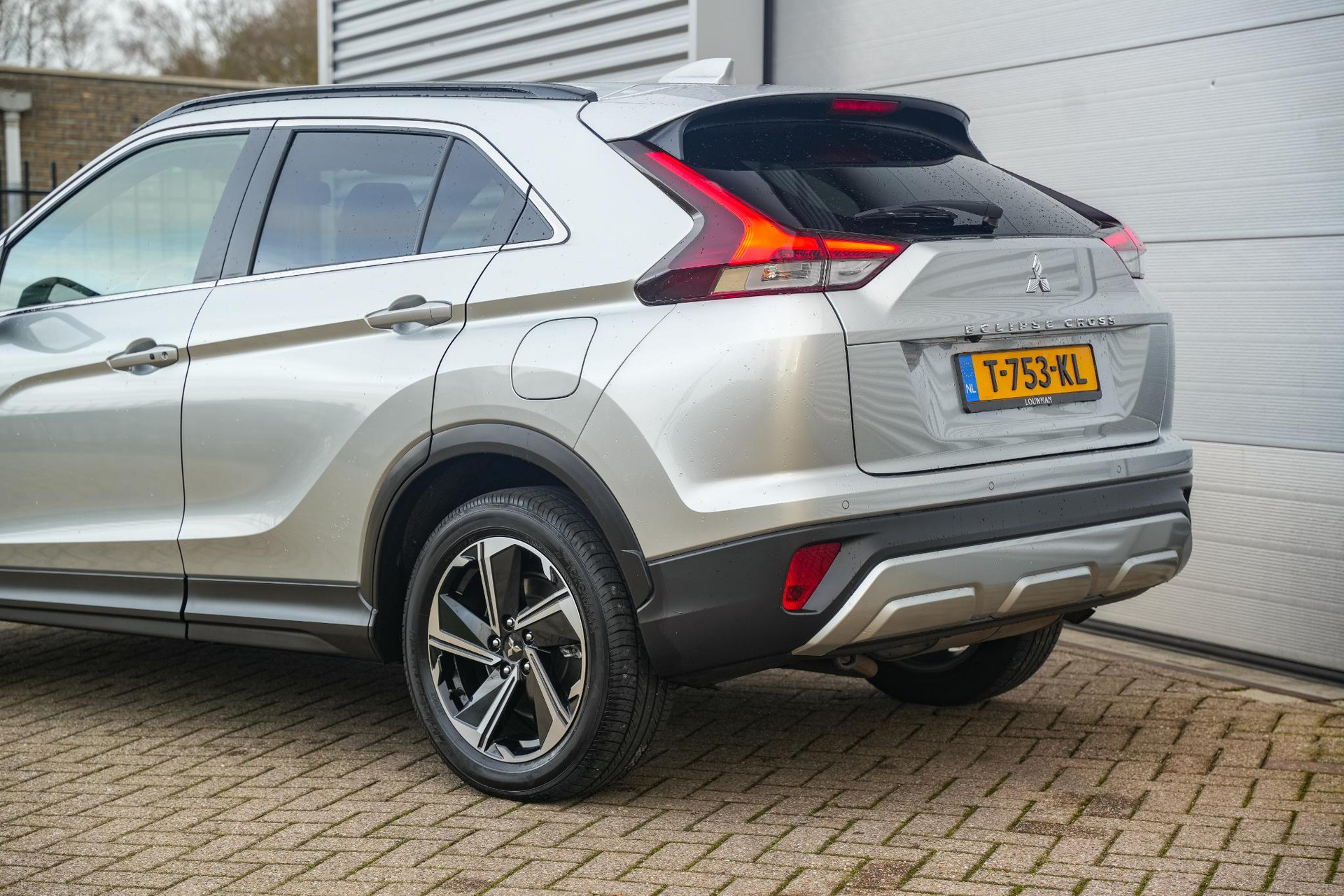 Mitsubishi Eclipse Cross 2.4 PHEV Intense+ 2023 Sterling silver m 33