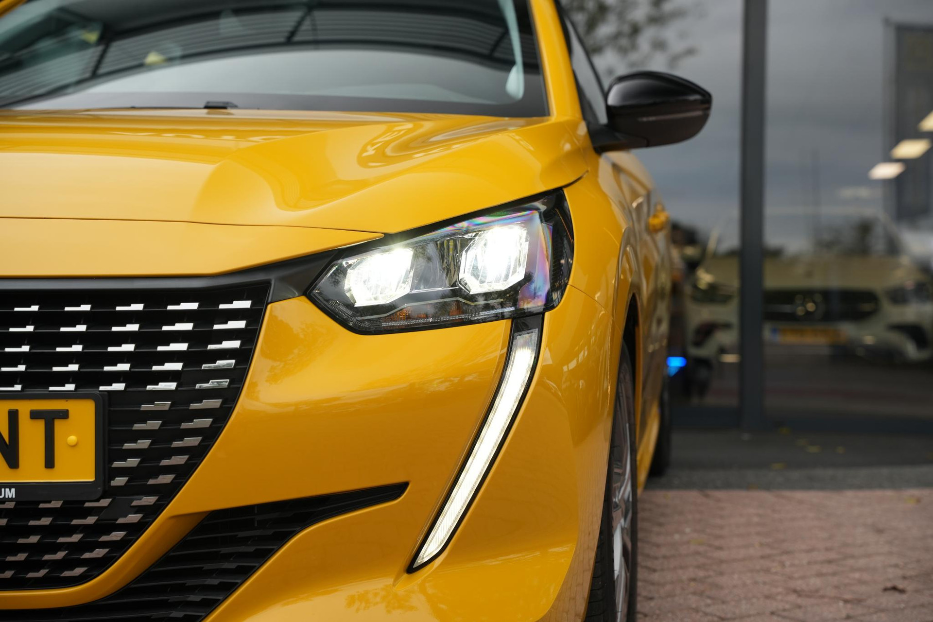 Peugeot 208 1.2 PureTech Allure 2022 FARO YELLOW PAINT (KLT) 17